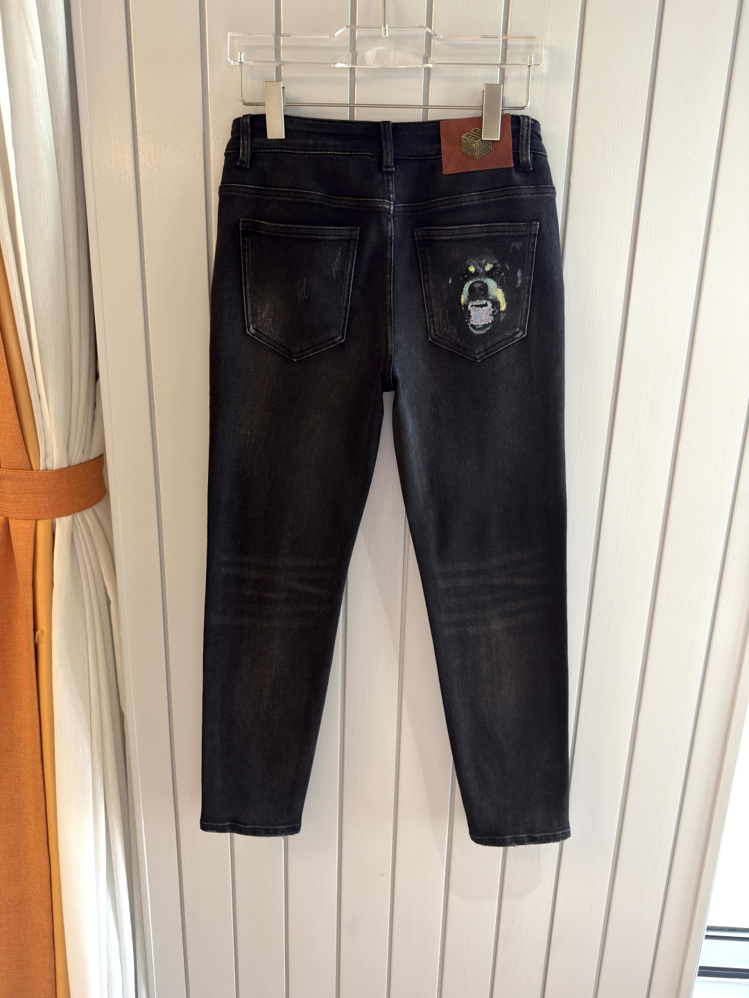 专柜🆕2025秋冬设计推荐 热卖牛仔裤🆕柔软亲肤面料 奢华头层牛皮腰牌 经典蓝洗水 专柜限量款 奢华感订