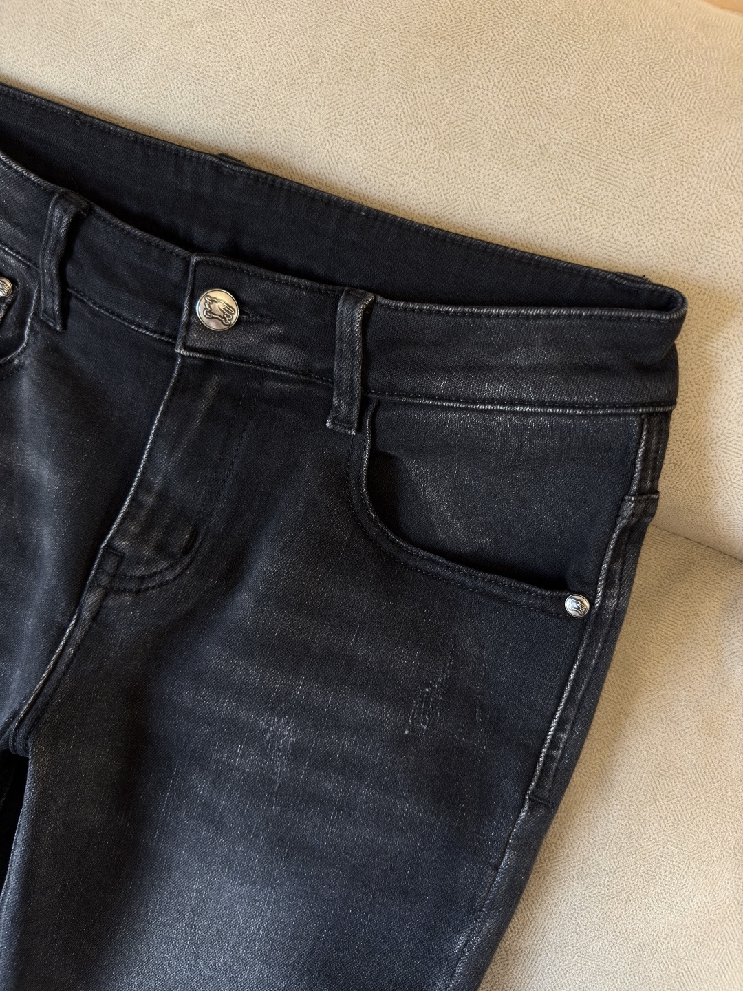 专柜🆕2025秋冬设计推荐 热卖牛仔裤🆕柔软亲肤面料 奢华头层牛皮腰牌 经典蓝洗水 专柜限量款 奢华感订