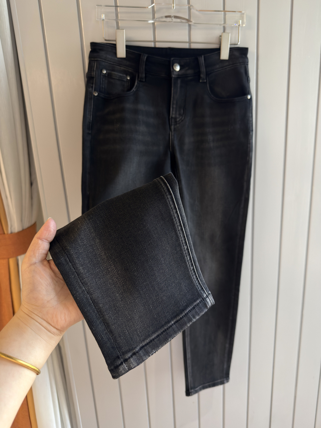 专柜🆕2025秋冬设计推荐 热卖牛仔裤🆕柔软亲肤面料 奢华头层牛皮腰牌 经典蓝洗水 专柜限量款 奢华感订