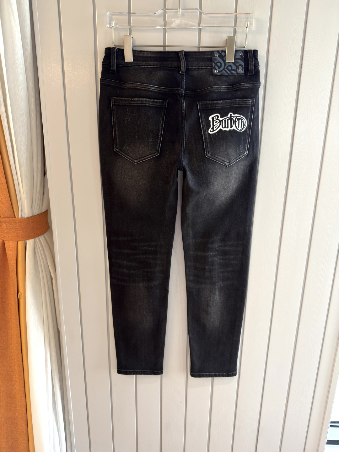 专柜🆕2025秋冬设计推荐 热卖牛仔裤🆕柔软亲肤面料 奢华头层牛皮腰牌 经典蓝洗水 专柜限量款 奢华感订