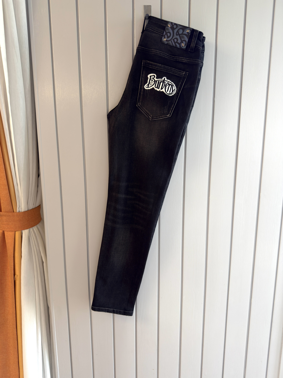 专柜🆕2025秋冬设计推荐 热卖牛仔裤🆕柔软亲肤面料 奢华头层牛皮腰牌 经典蓝洗水 专柜限量款 奢华感订