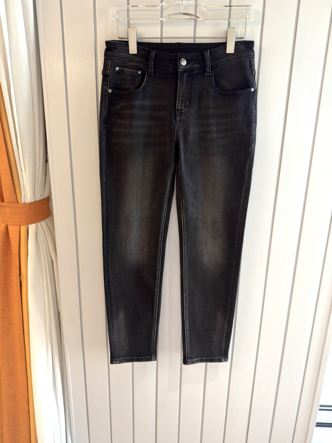 专柜🆕2025秋冬设计推荐 热卖牛仔裤🆕柔软亲肤面料 奢华头层牛皮腰牌 经典蓝洗水 专柜限量款 奢华感订