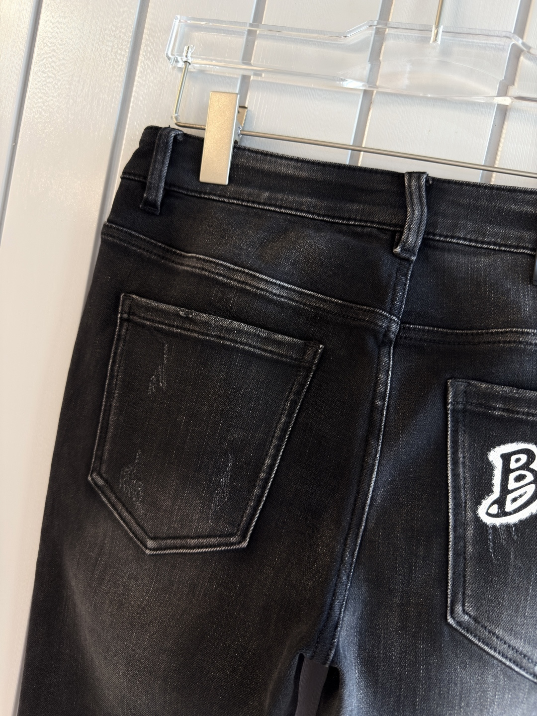 专柜🆕2025秋冬设计推荐 热卖牛仔裤🆕柔软亲肤面料 奢华头层牛皮腰牌 经典蓝洗水 专柜限量款 奢华感订