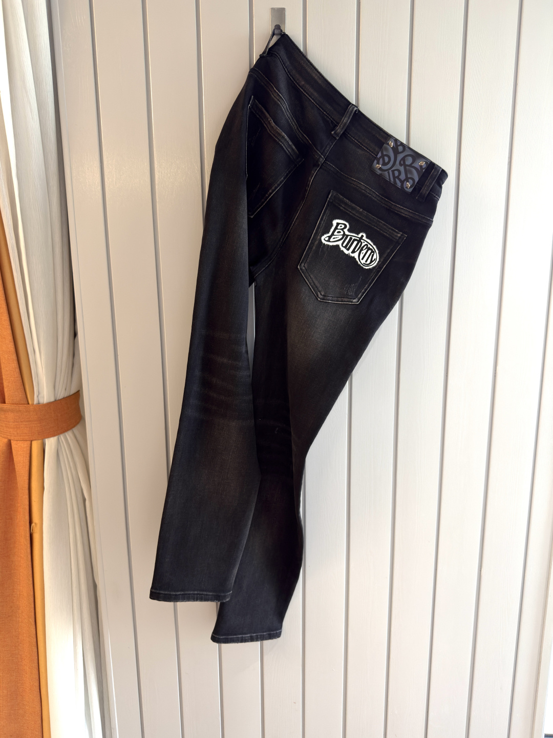 专柜🆕2025秋冬设计推荐 热卖牛仔裤🆕柔软亲肤面料 奢华头层牛皮腰牌 经典蓝洗水 专柜限量款 奢华感订