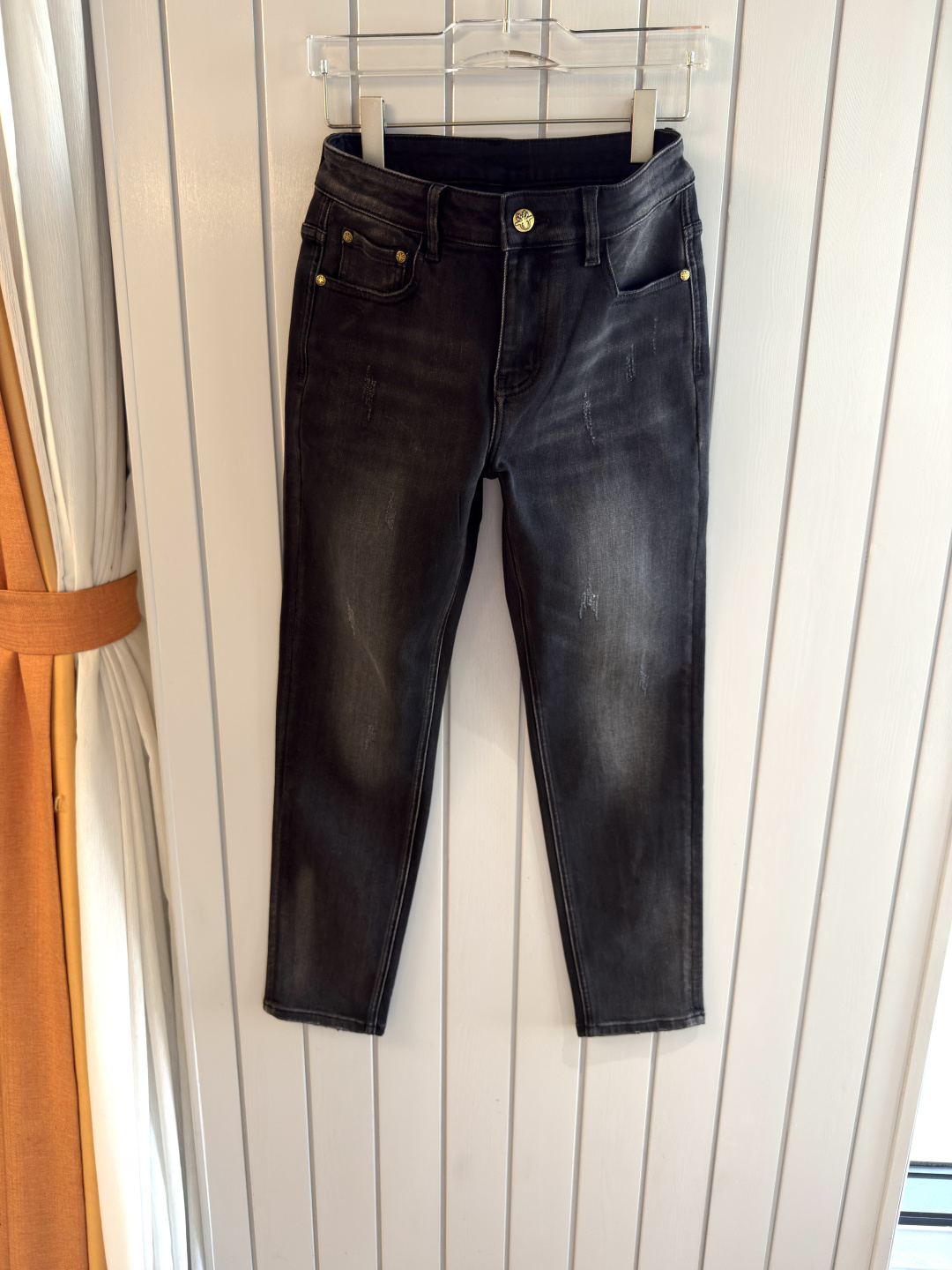 专柜🆕2025秋冬设计推荐 热卖牛仔裤🆕柔软亲肤面料 奢华头层牛皮腰牌 经典蓝洗水 专柜限量款 奢华感订