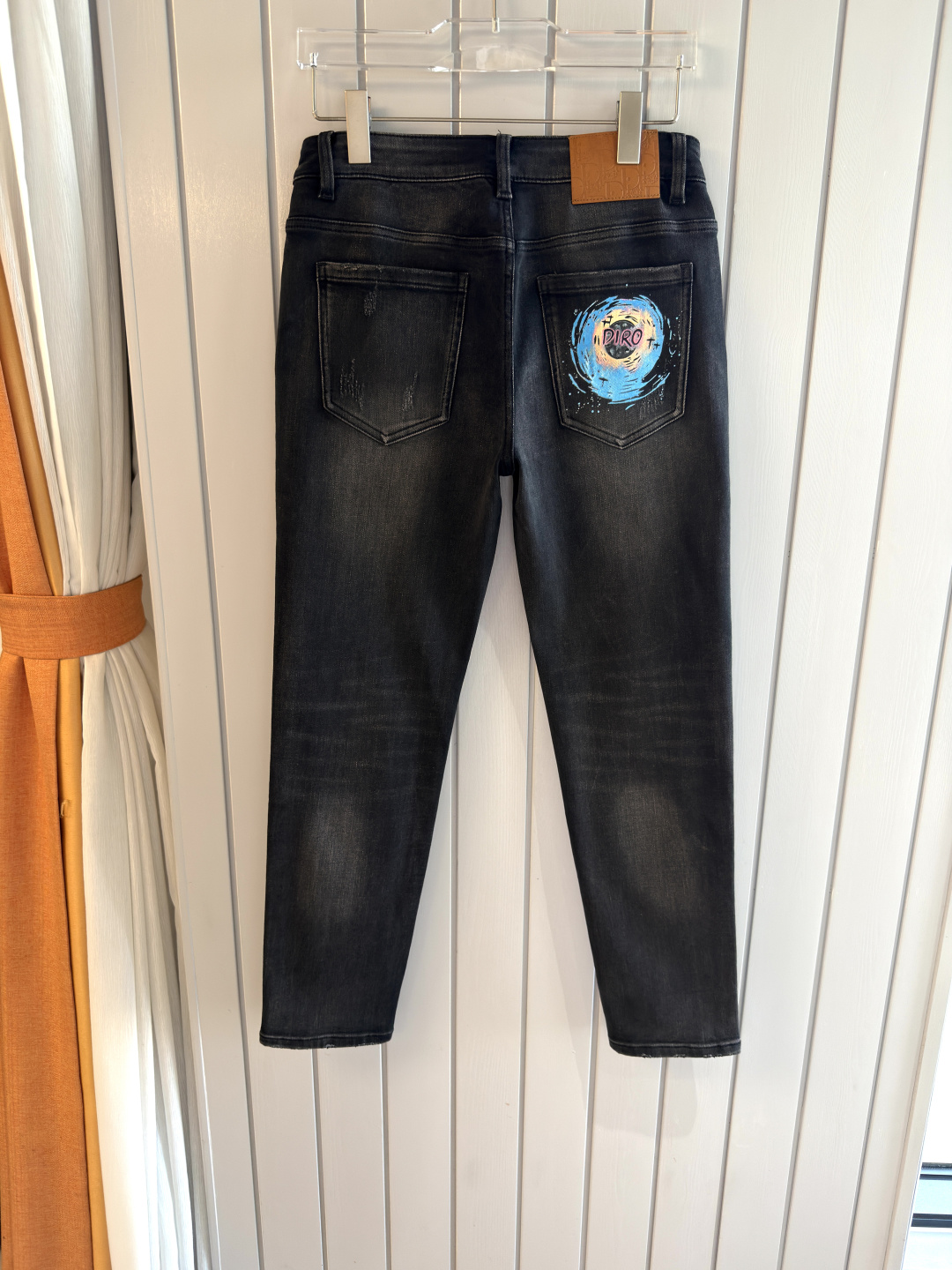 专柜🆕2025秋冬设计推荐 热卖牛仔裤🆕柔软亲肤面料 奢华头层牛皮腰牌 经典蓝洗水 专柜限量款 奢华感订