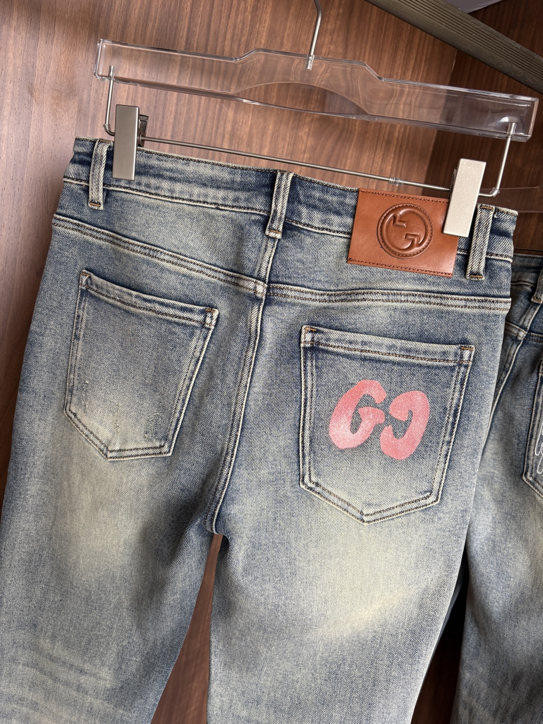 🌾退换🔥 专柜🆕2025秋冬设计推荐 热卖牛仔裤🆕柔软亲肤面料 奢华头层牛皮腰牌 经典蓝洗水 专柜限量款