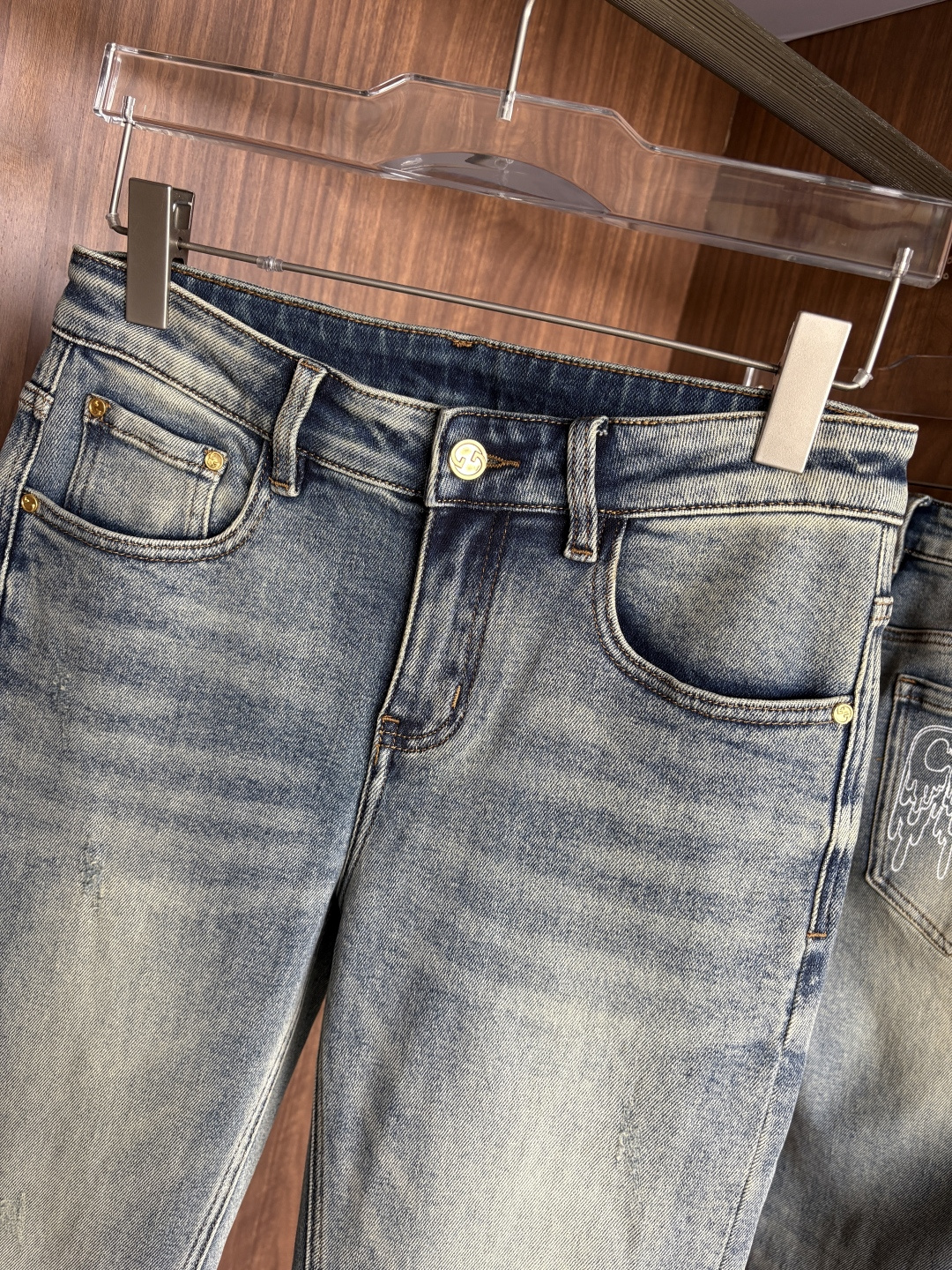 🌾退换🔥 专柜🆕2025秋冬设计推荐 热卖牛仔裤🆕柔软亲肤面料 奢华头层牛皮腰牌 经典蓝洗水 专柜限量款