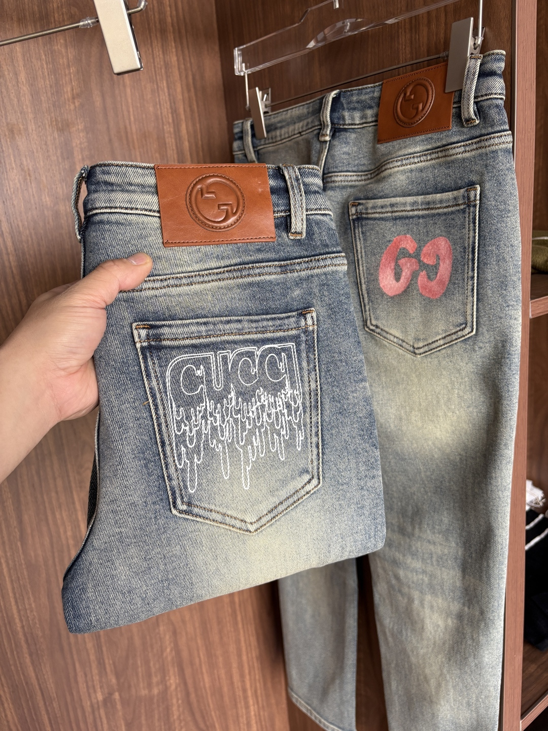 🌾退换🔥 专柜🆕2025秋冬设计推荐 热卖牛仔裤🆕柔软亲肤面料 奢华头层牛皮腰牌 经典蓝洗水 专柜限量款