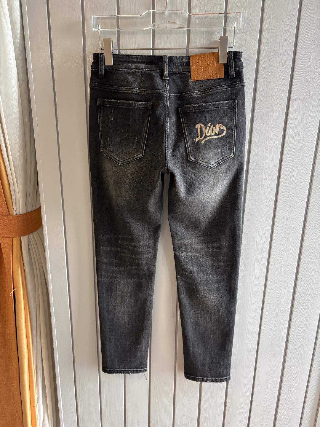 专柜🆕2025秋冬设计推荐 热卖牛仔裤🆕柔软亲肤面料 奢华头层牛皮腰牌 经典蓝洗水 专柜限量款 奢华感订