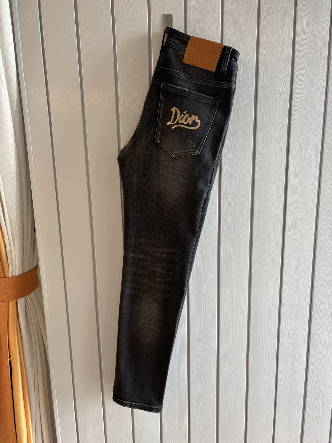 专柜🆕2025秋冬设计推荐 热卖牛仔裤🆕柔软亲肤面料 奢华头层牛皮腰牌 经典蓝洗水 专柜限量款 奢华感订