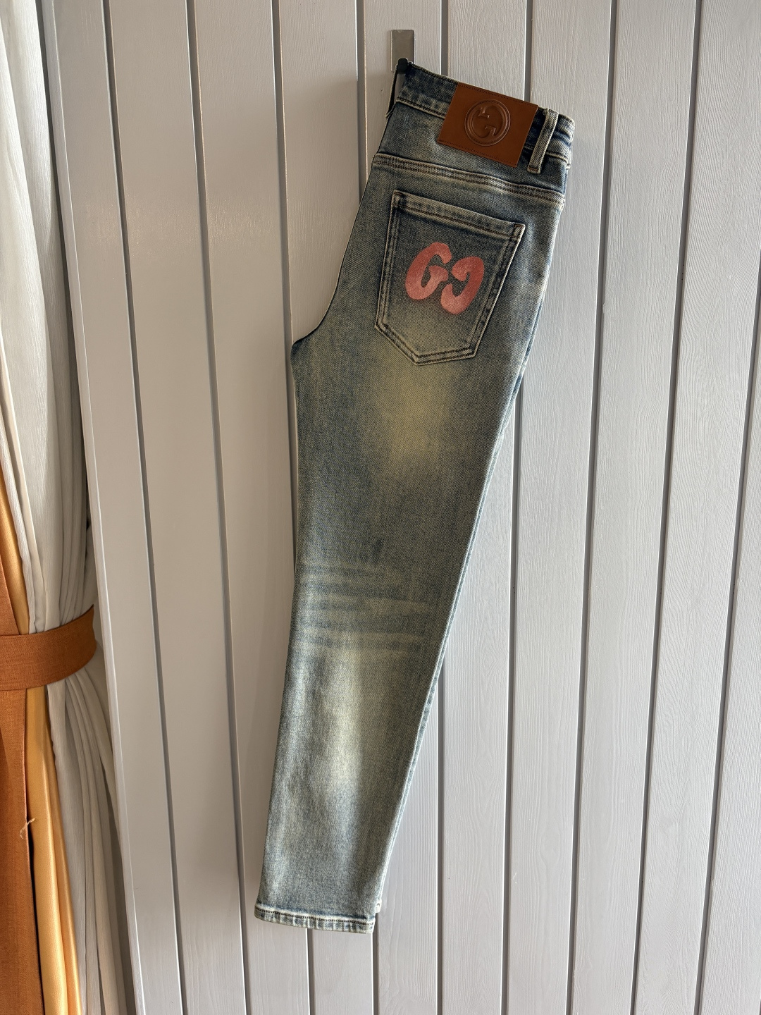 专柜🆕2025秋冬设计推荐 热卖牛仔裤🆕柔软亲肤面料 奢华头层牛皮腰牌 经典蓝洗水 专柜限量款 奢华感订