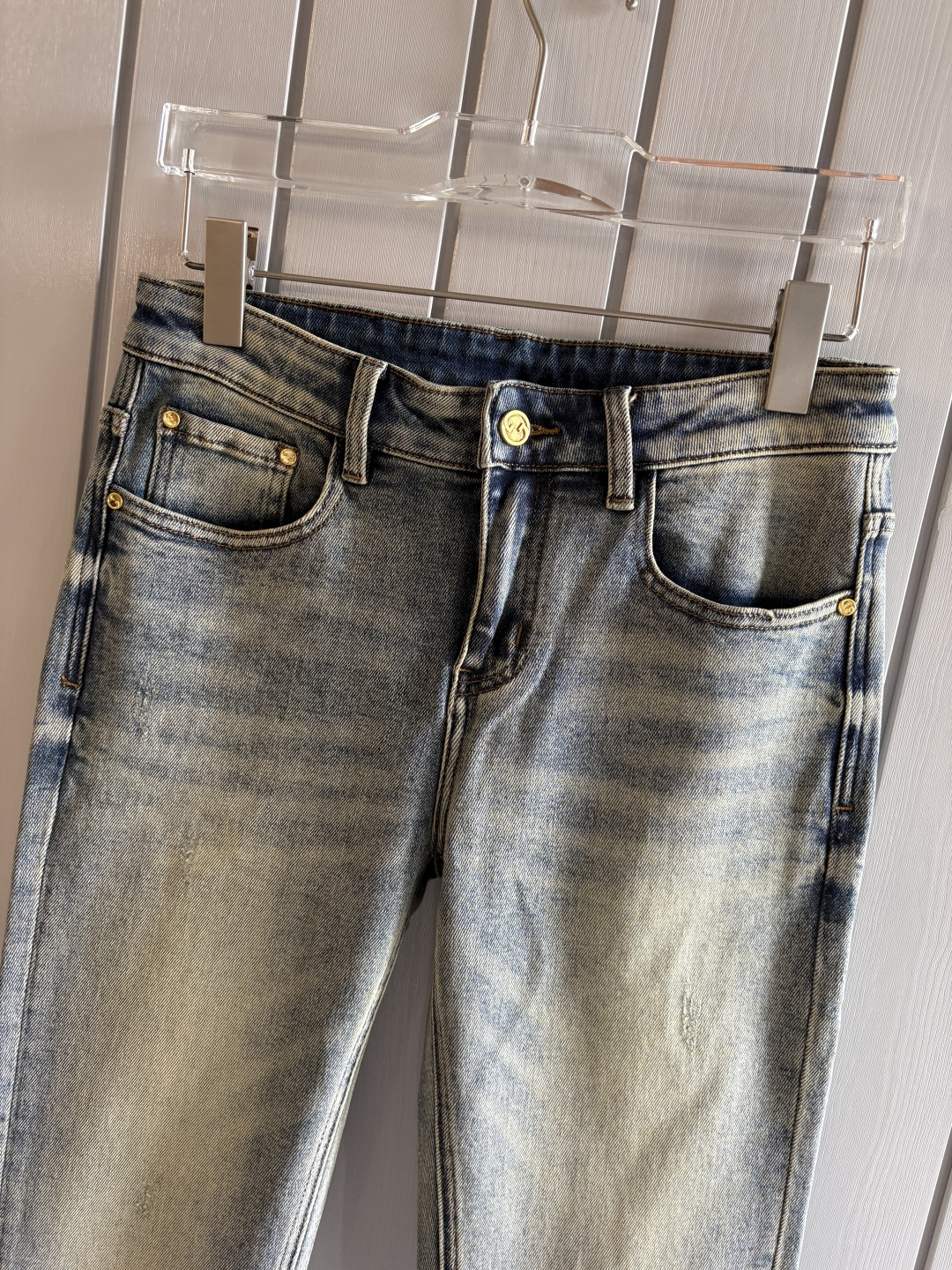 专柜🆕2025秋冬设计推荐 热卖牛仔裤🆕柔软亲肤面料 奢华头层牛皮腰牌 经典蓝洗水 专柜限量款 奢华感订