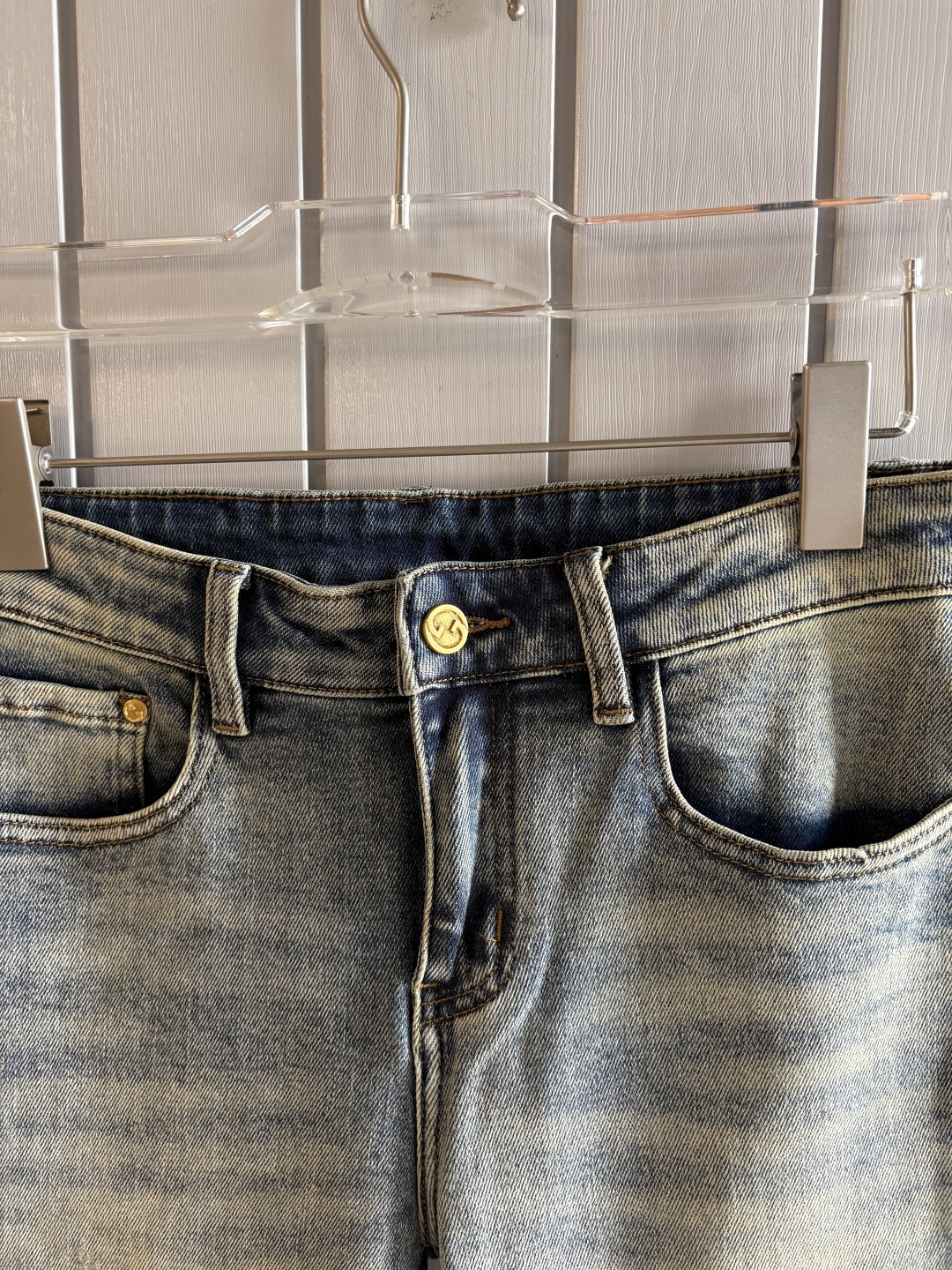 专柜🆕2025秋冬设计推荐 热卖牛仔裤🆕柔软亲肤面料 奢华头层牛皮腰牌 经典蓝洗水 专柜限量款 奢华感订