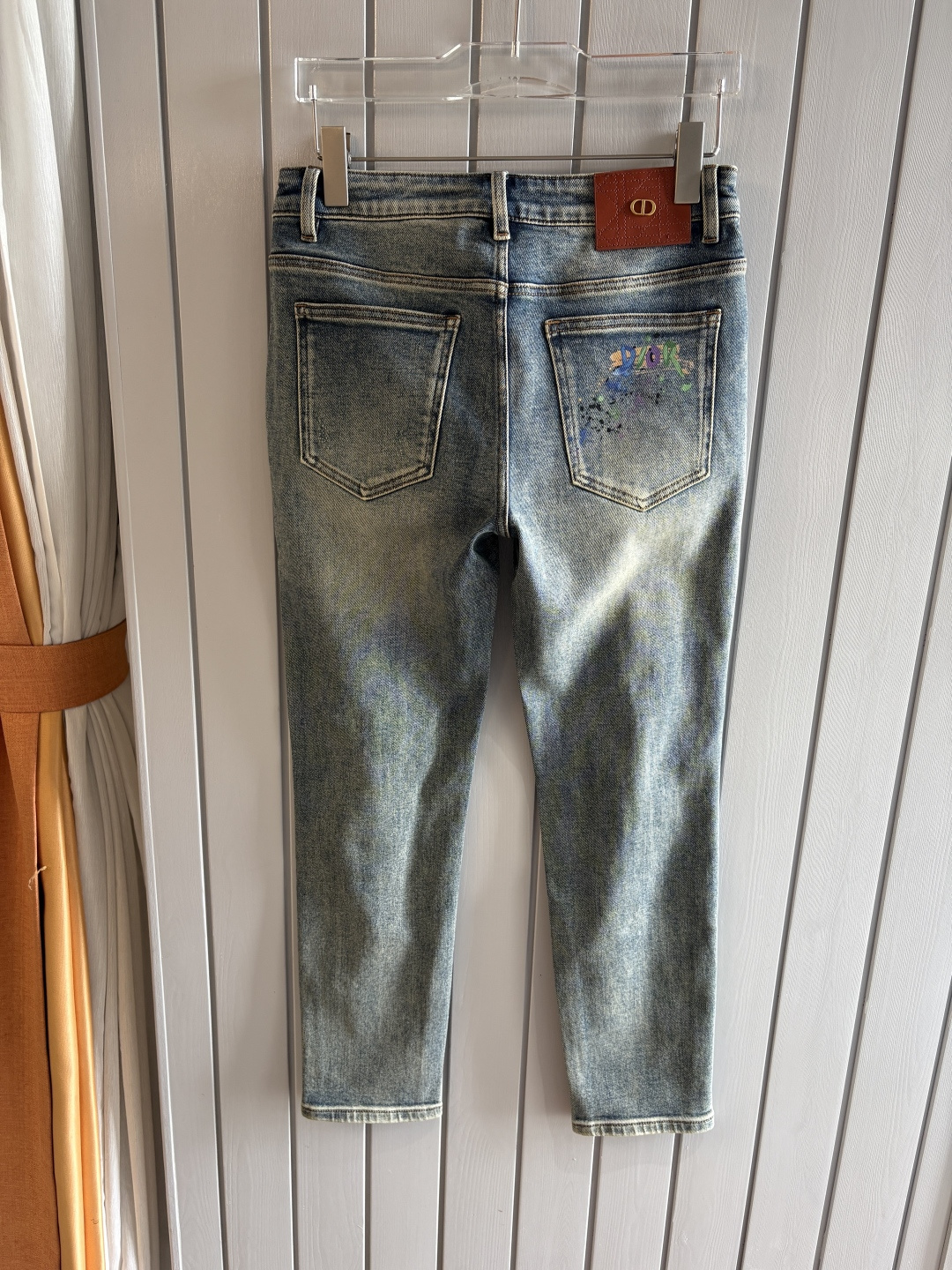 专柜🆕2025秋冬设计推荐 热卖牛仔裤🆕柔软亲肤面料 奢华头层牛皮腰牌 经典蓝洗水 专柜限量款 奢华感订