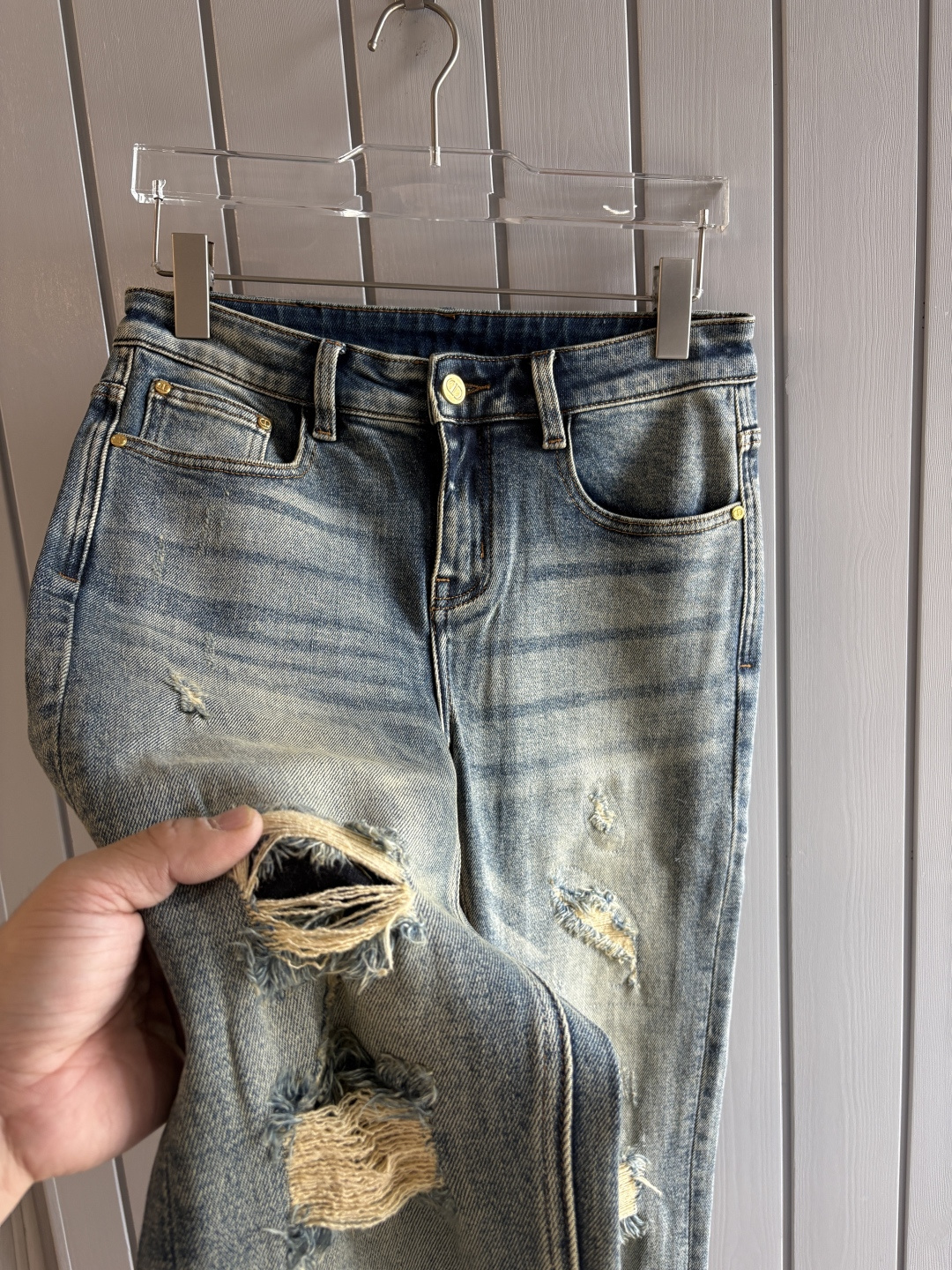 专柜🆕2025秋冬设计推荐 热卖牛仔裤🆕柔软亲肤面料 奢华头层牛皮腰牌 经典蓝洗水 专柜限量款 奢华感订