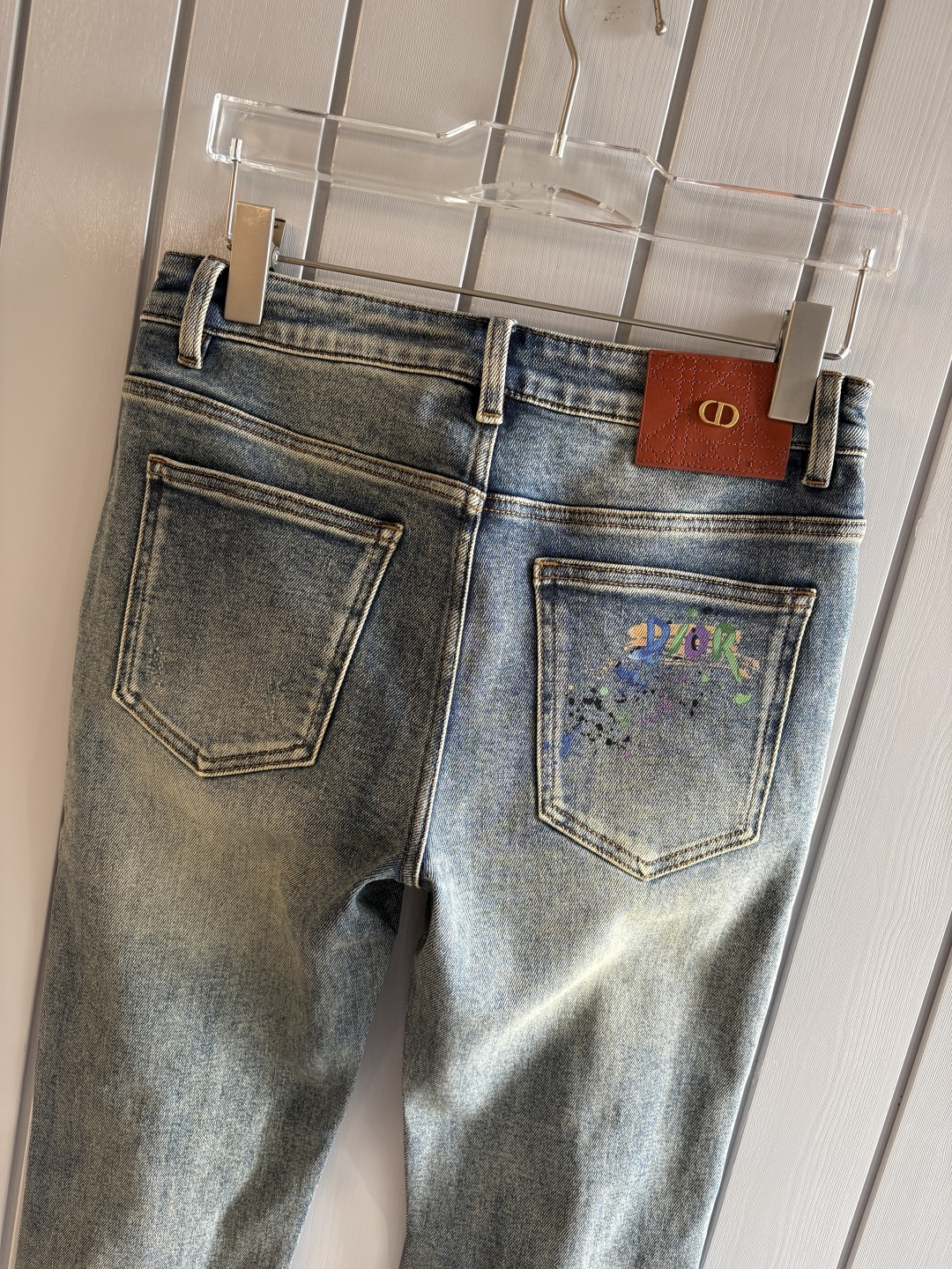 专柜🆕2025秋冬设计推荐 热卖牛仔裤🆕柔软亲肤面料 奢华头层牛皮腰牌 经典蓝洗水 专柜限量款 奢华感订