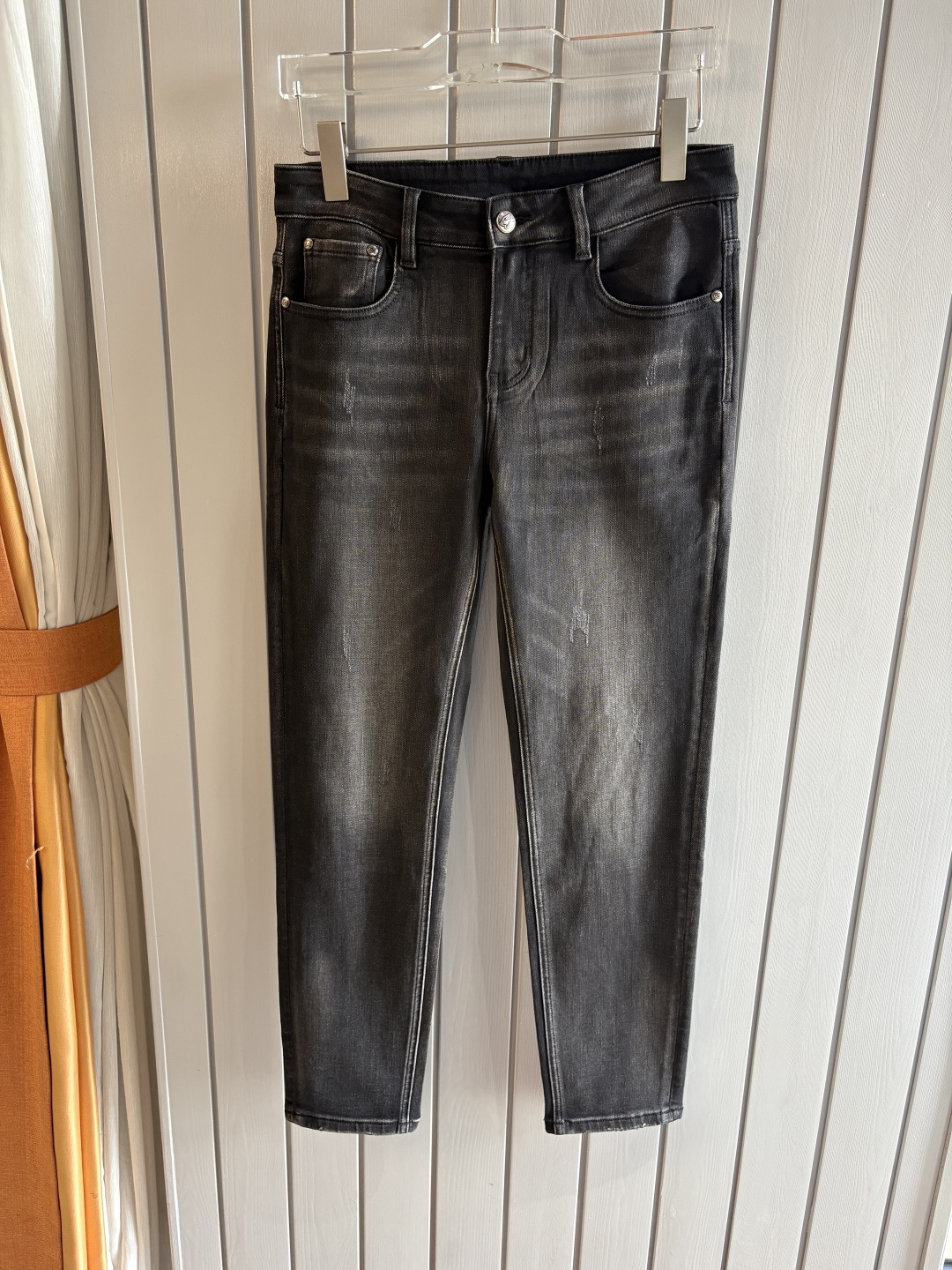 专柜🆕2025秋冬设计推荐 热卖牛仔裤🆕柔软亲肤面料 奢华头层牛皮腰牌 经典蓝洗水 专柜限量款 奢华感订