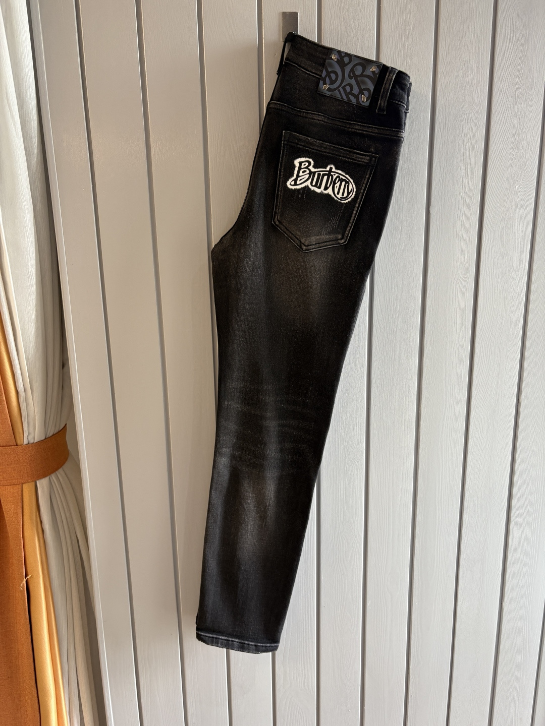 专柜🆕2025秋冬设计推荐 热卖牛仔裤🆕柔软亲肤面料 奢华头层牛皮腰牌 经典蓝洗水 专柜限量款 奢华感订