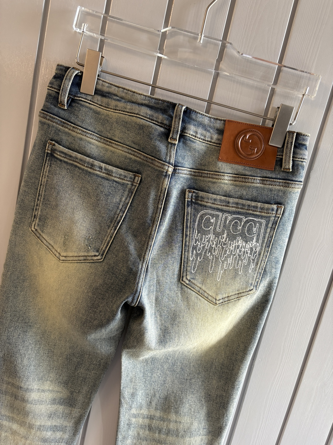 专柜🆕2025秋冬设计推荐 热卖牛仔裤🆕柔软亲肤面料 奢华头层牛皮腰牌 经典蓝洗水 专柜限量款 奢华感订