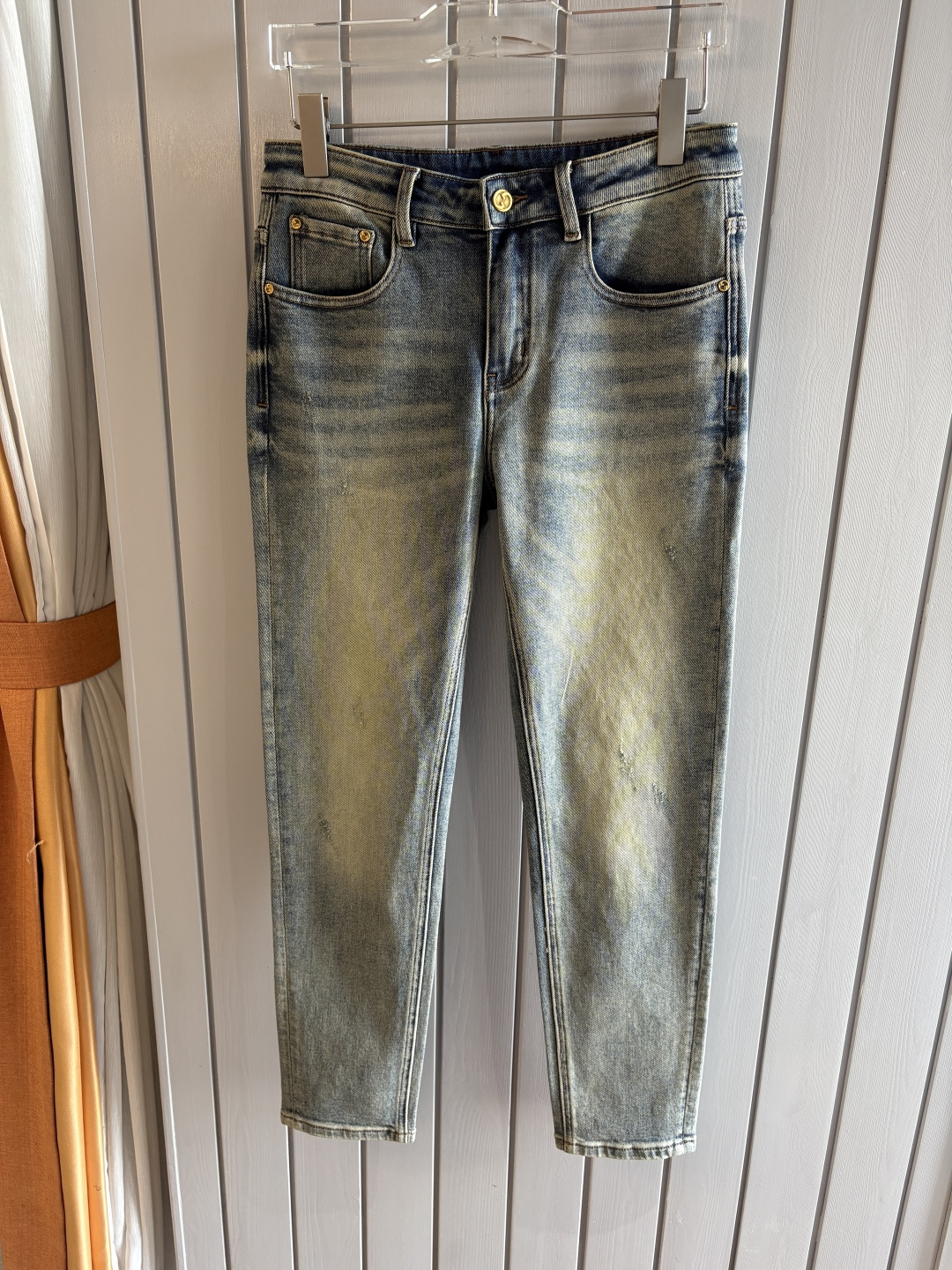 专柜🆕2025秋冬设计推荐 热卖牛仔裤🆕柔软亲肤面料 奢华头层牛皮腰牌 经典蓝洗水 专柜限量款 奢华感订