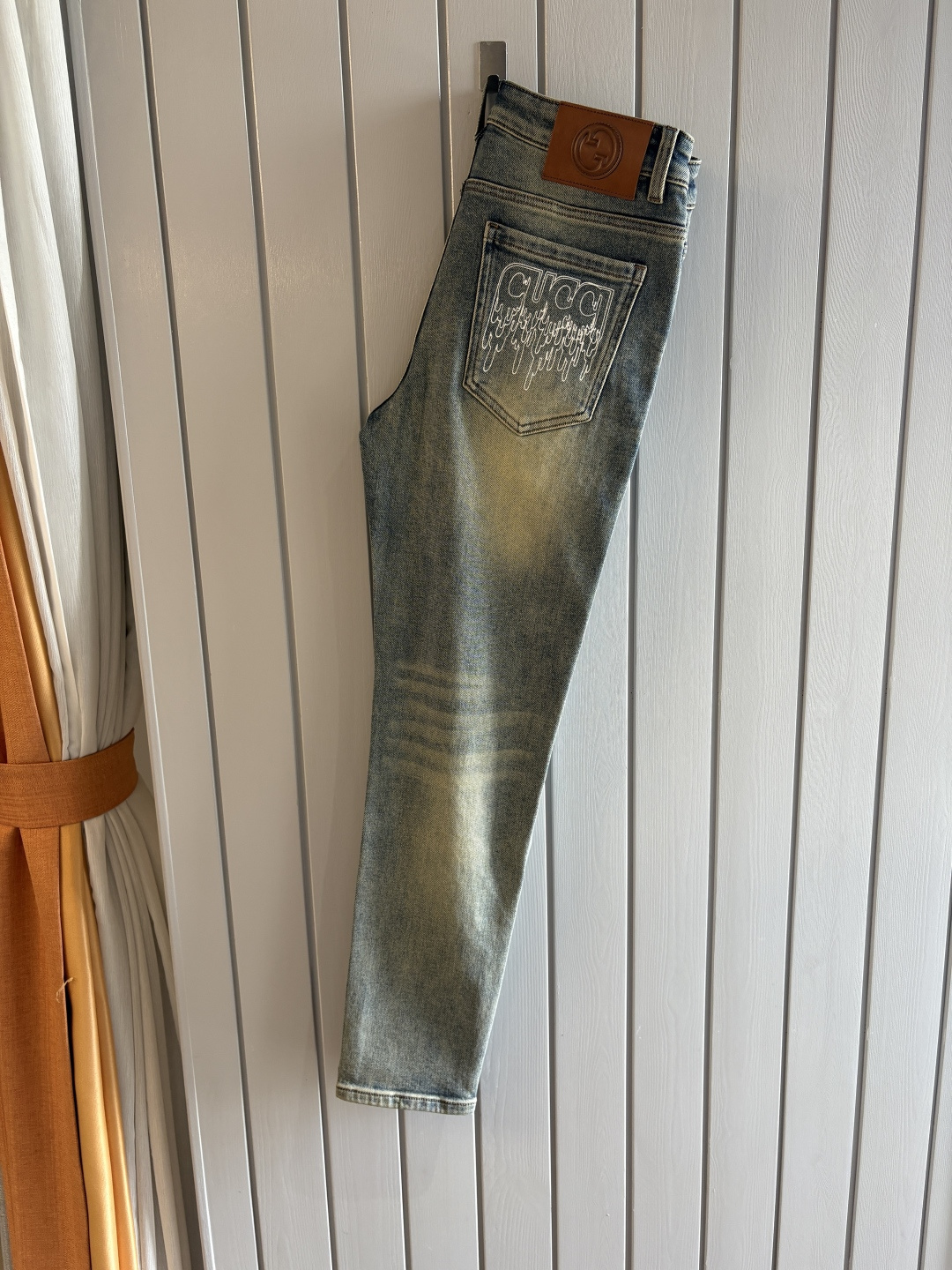 专柜🆕2025秋冬设计推荐 热卖牛仔裤🆕柔软亲肤面料 奢华头层牛皮腰牌 经典蓝洗水 专柜限量款 奢华感订