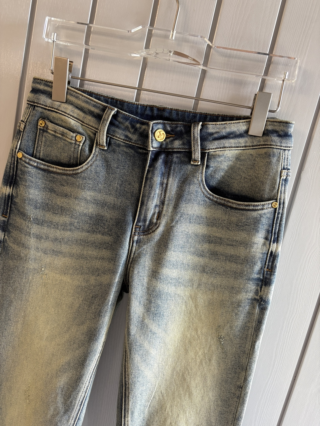 专柜🆕2025秋冬设计推荐 热卖牛仔裤🆕柔软亲肤面料 奢华头层牛皮腰牌 经典蓝洗水 专柜限量款 奢华感订