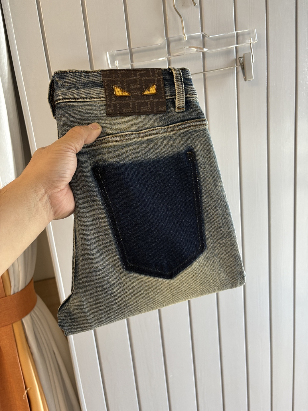 专柜🆕2025秋冬设计推荐 热卖牛仔裤🆕柔软亲肤面料 奢华头层牛皮腰牌 经典蓝洗水 专柜限量款 奢华感订