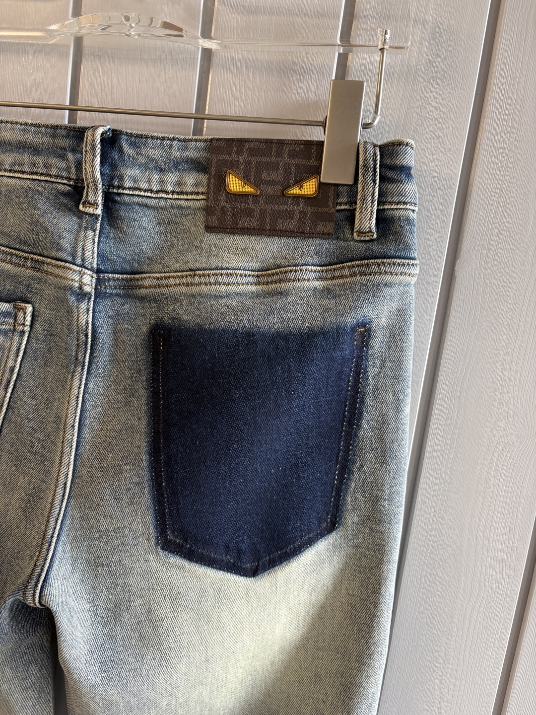 专柜🆕2025秋冬设计推荐 热卖牛仔裤🆕柔软亲肤面料 奢华头层牛皮腰牌 经典蓝洗水 专柜限量款 奢华感订