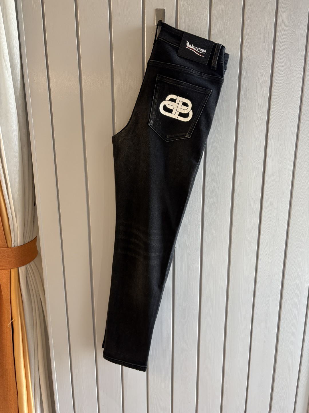 专柜🆕2025秋冬设计推荐 热卖牛仔裤🆕柔软亲肤面料 奢华头层牛皮腰牌 经典蓝洗水 专柜限量款 奢华感订