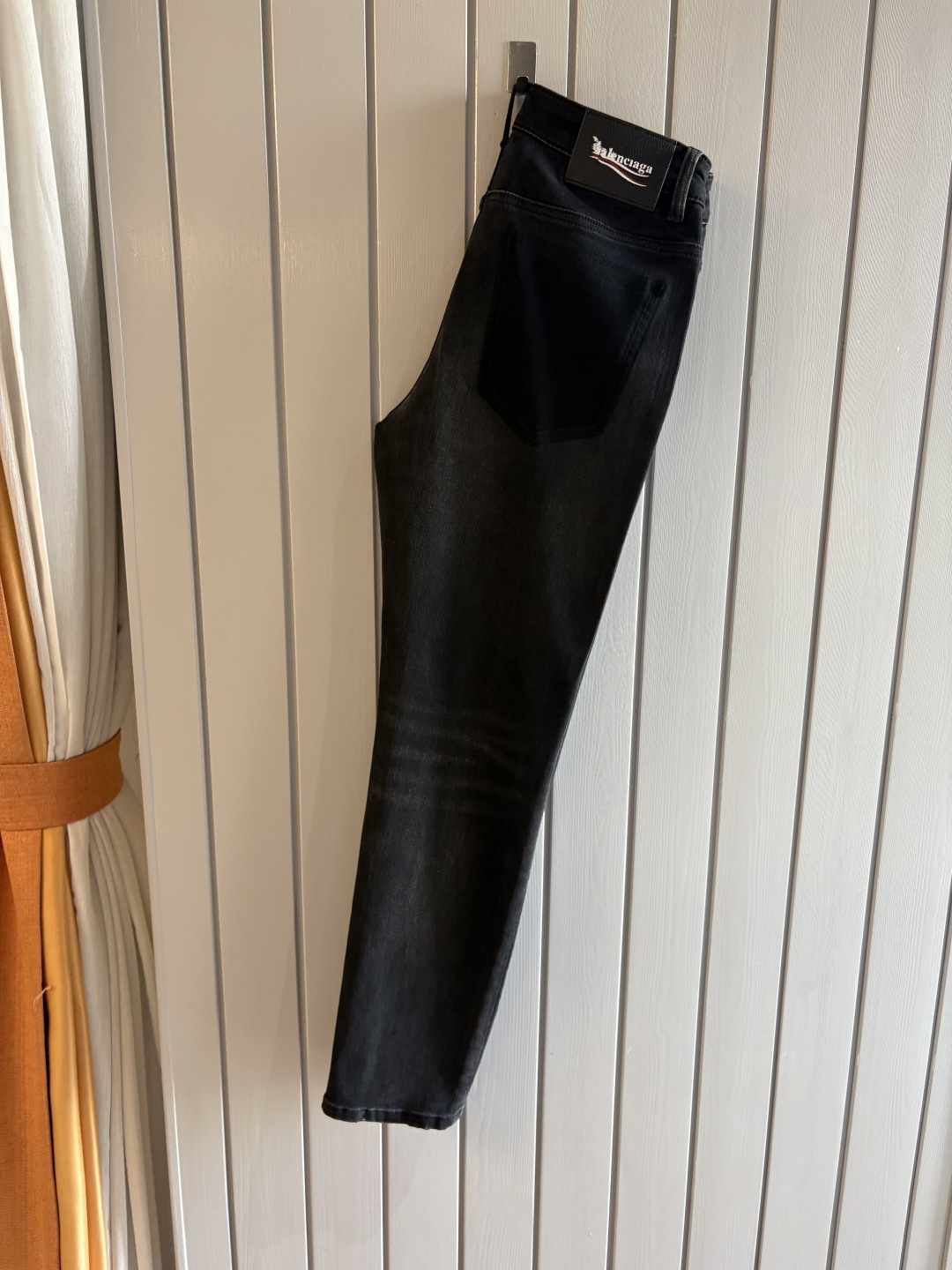 专柜🆕2025秋冬设计推荐 热卖牛仔裤🆕柔软亲肤面料 奢华头层牛皮腰牌 经典蓝洗水 专柜限量款 奢华感订