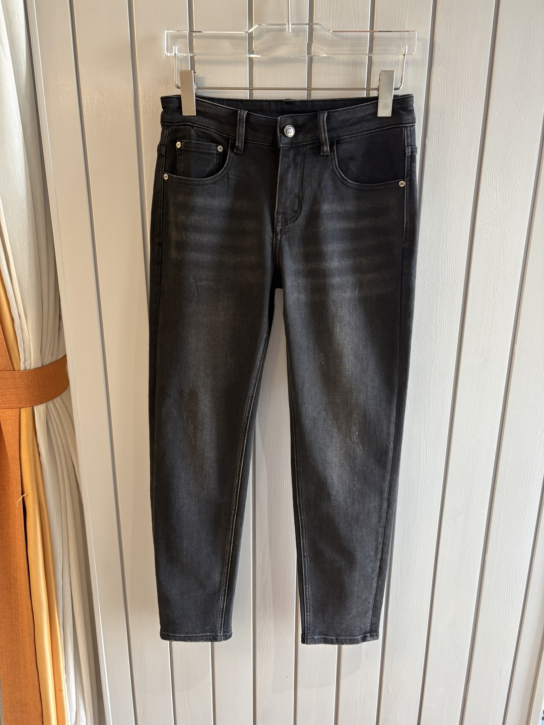 专柜🆕2025秋冬设计推荐 热卖牛仔裤🆕柔软亲肤面料 奢华头层牛皮腰牌 经典蓝洗水 专柜限量款 奢华感订