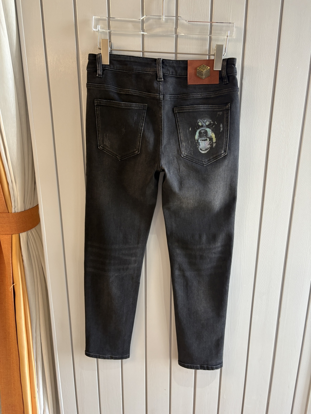 专柜🆕2025秋冬设计推荐 热卖牛仔裤🆕柔软亲肤面料 奢华头层牛皮腰牌 经典蓝洗水 专柜限量款 奢华感订