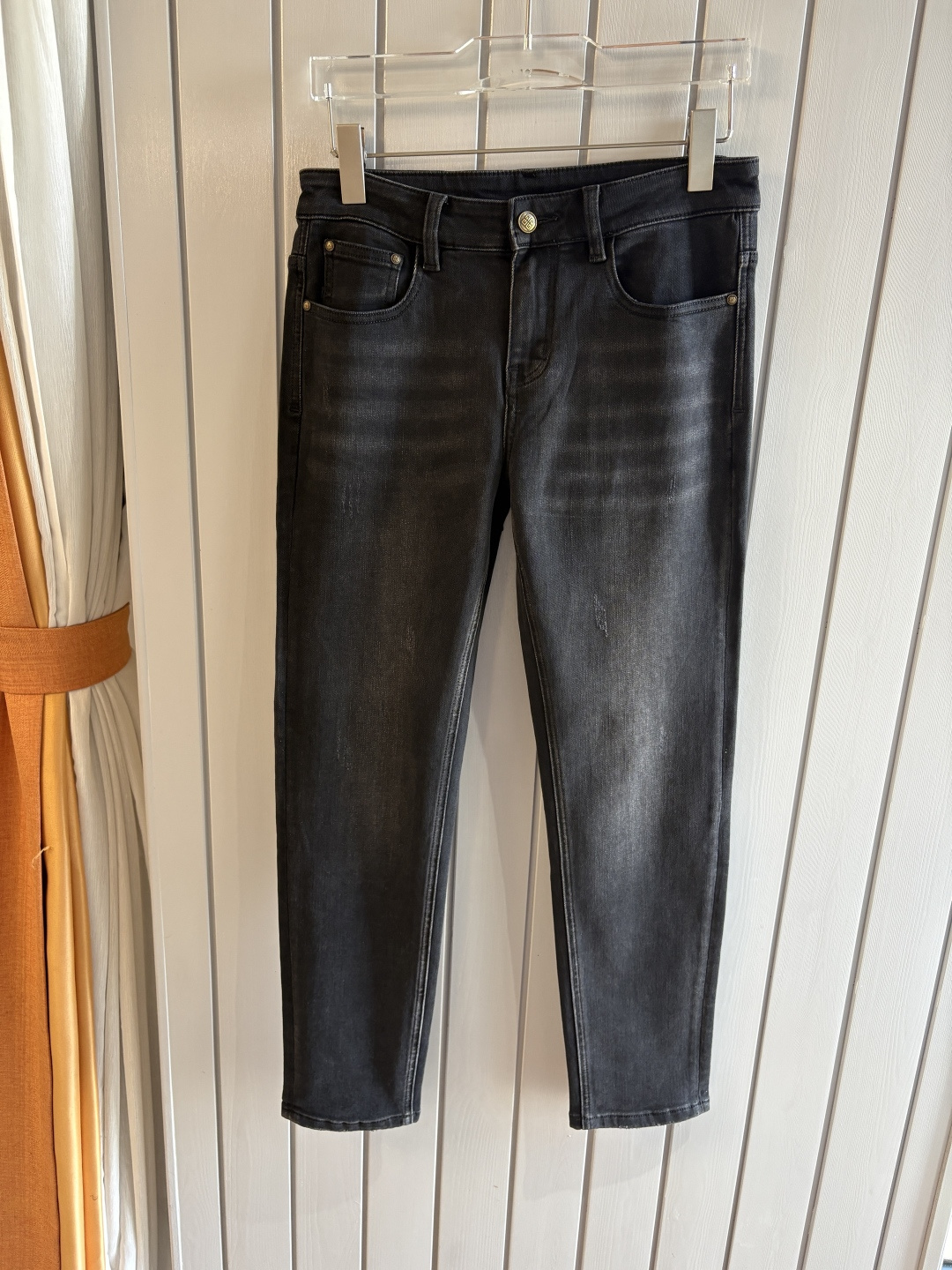 专柜🆕2025秋冬设计推荐 热卖牛仔裤🆕柔软亲肤面料 奢华头层牛皮腰牌 经典蓝洗水 专柜限量款 奢华感订