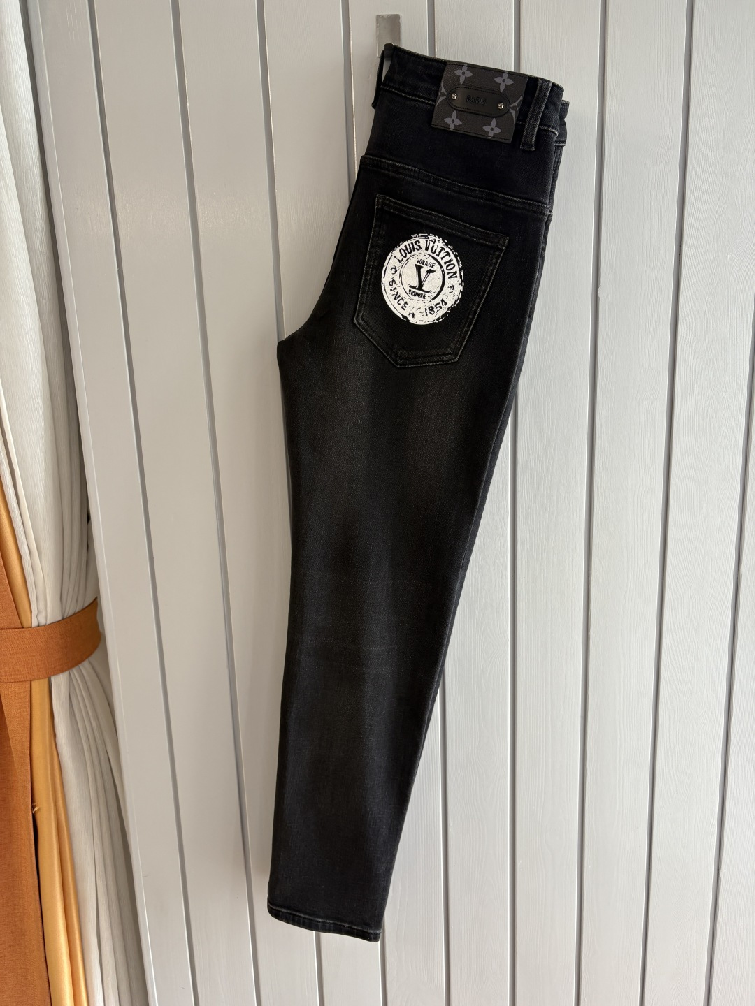 专柜🆕2025秋冬设计推荐 热卖牛仔裤🆕柔软亲肤面料 奢华头层牛皮腰牌 经典蓝洗水 专柜限量款 奢华感订