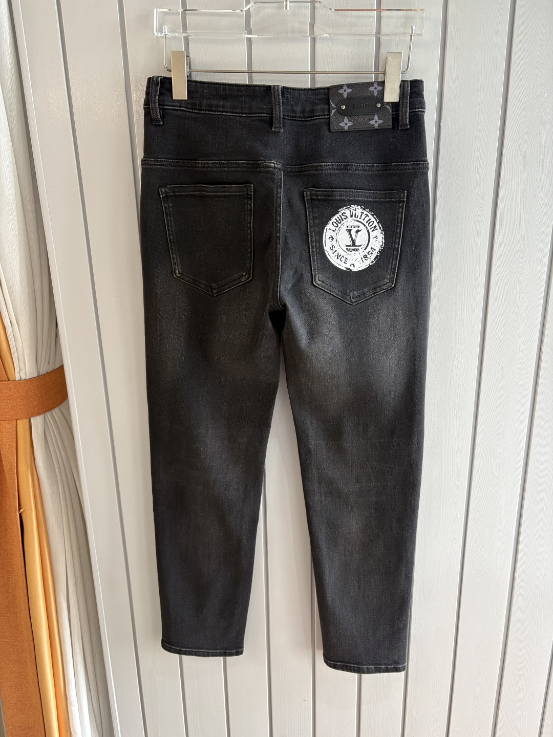 专柜🆕2025秋冬设计推荐 热卖牛仔裤🆕柔软亲肤面料 奢华头层牛皮腰牌 经典蓝洗水 专柜限量款 奢华感订