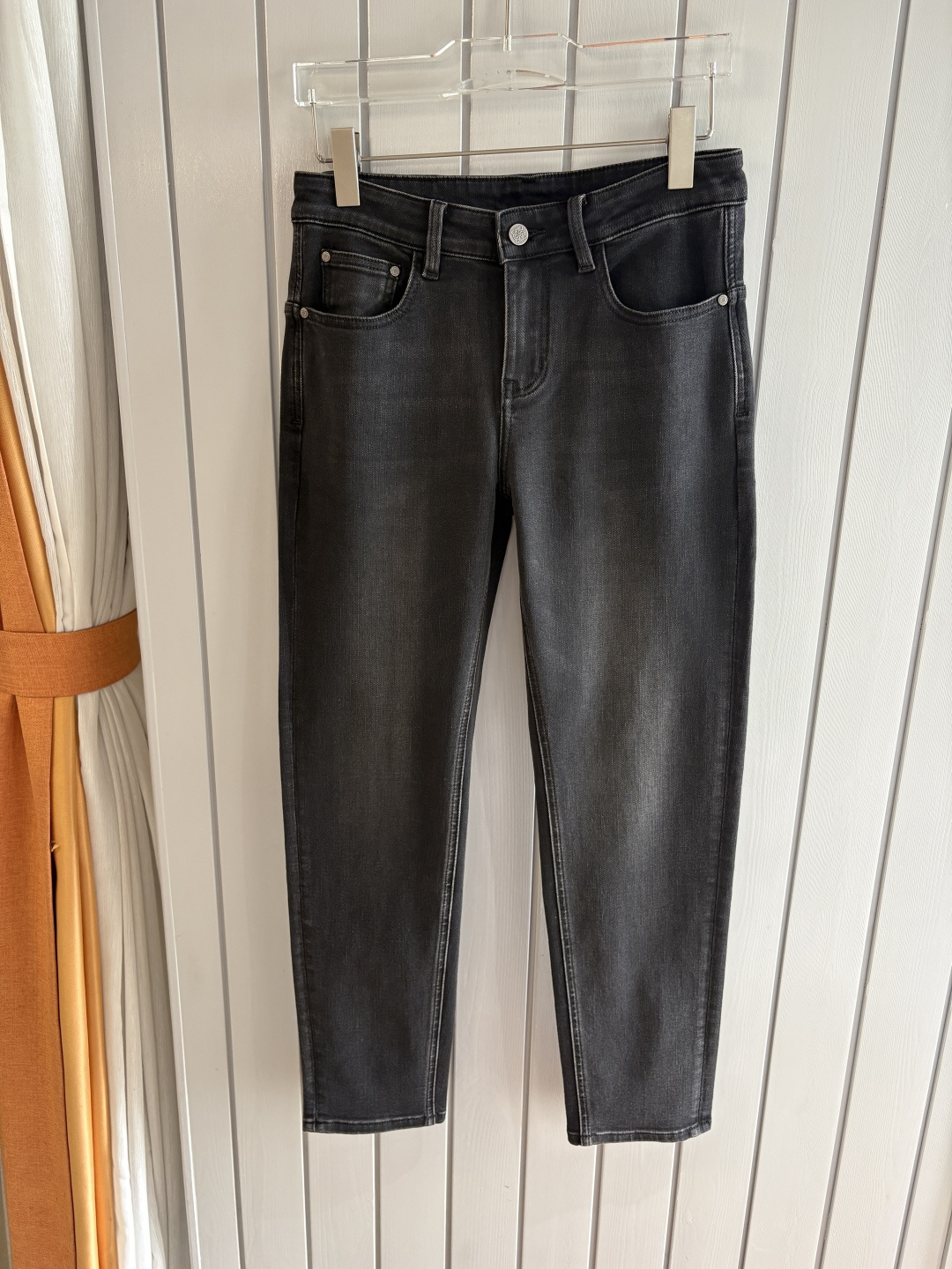 专柜🆕2025秋冬设计推荐 热卖牛仔裤🆕柔软亲肤面料 奢华头层牛皮腰牌 经典蓝洗水 专柜限量款 奢华感订