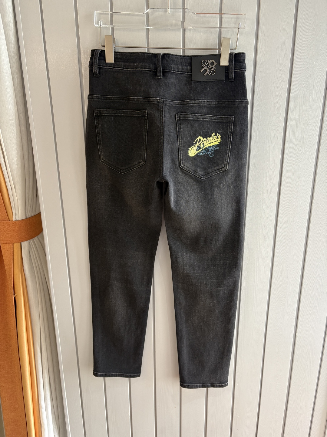 专柜🆕2025秋冬设计推荐 热卖牛仔裤🆕柔软亲肤面料 奢华头层牛皮腰牌 经典蓝洗水 专柜限量款 奢华感订