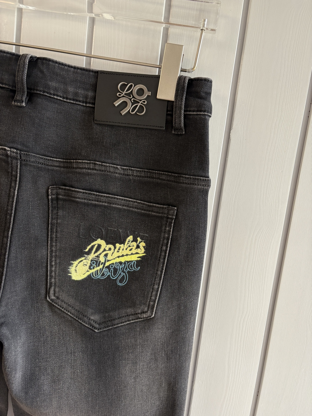 专柜🆕2025秋冬设计推荐 热卖牛仔裤🆕柔软亲肤面料 奢华头层牛皮腰牌 经典蓝洗水 专柜限量款 奢华感订