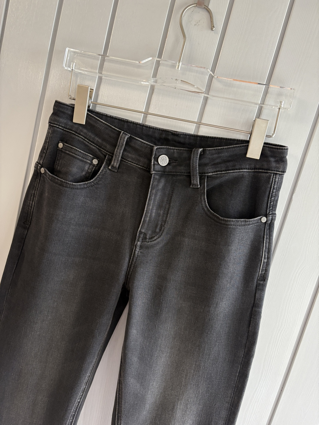 专柜🆕2025秋冬设计推荐 热卖牛仔裤🆕柔软亲肤面料 奢华头层牛皮腰牌 经典蓝洗水 专柜限量款 奢华感订