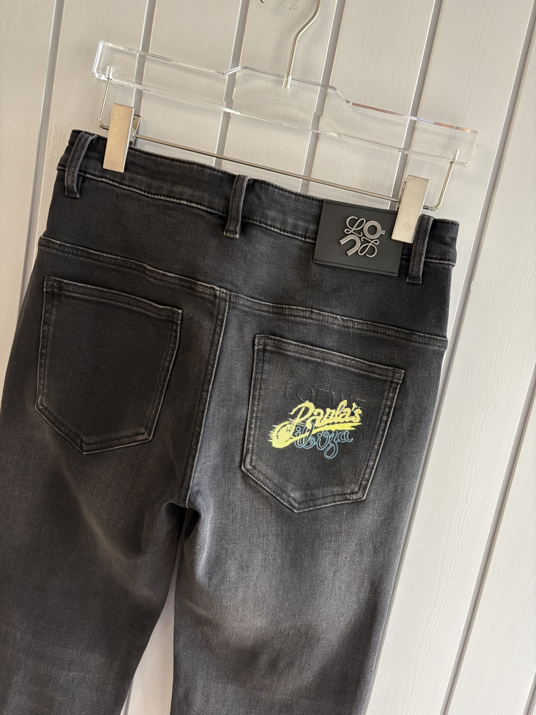 专柜🆕2025秋冬设计推荐 热卖牛仔裤🆕柔软亲肤面料 奢华头层牛皮腰牌 经典蓝洗水 专柜限量款 奢华感订