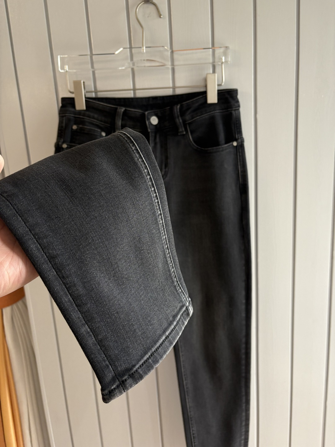 专柜🆕2025秋冬设计推荐 热卖牛仔裤🆕柔软亲肤面料 奢华头层牛皮腰牌 经典蓝洗水 专柜限量款 奢华感订