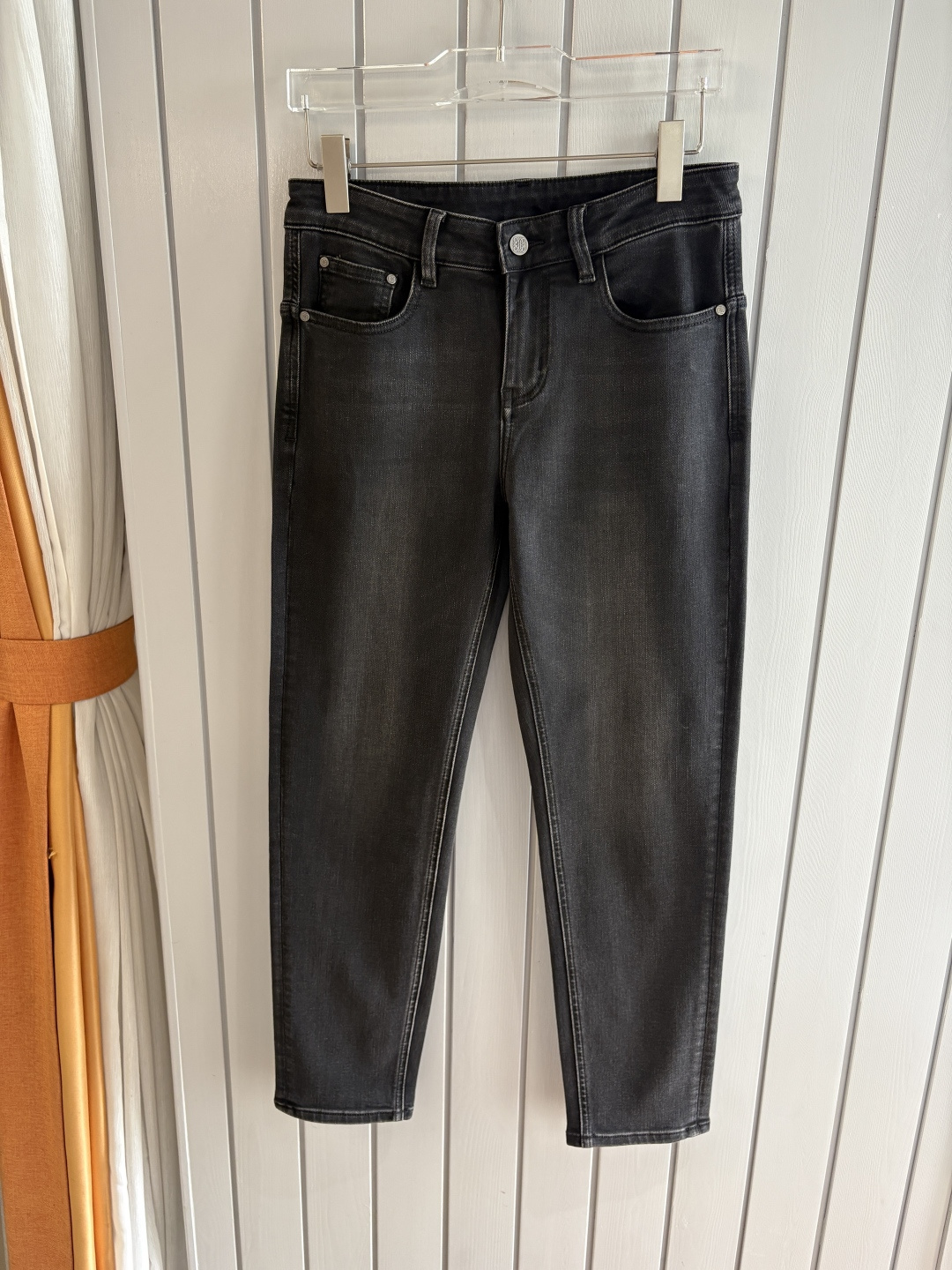 专柜🆕2025秋冬设计推荐 热卖牛仔裤🆕柔软亲肤面料 奢华头层牛皮腰牌 经典蓝洗水 专柜限量款 奢华感订