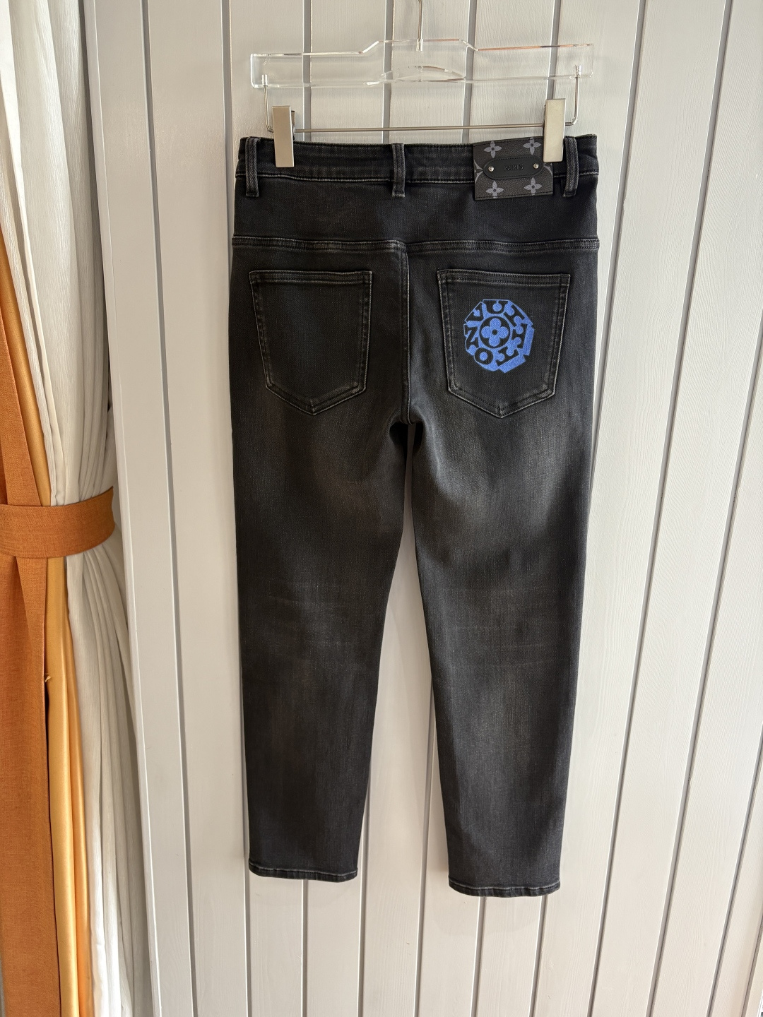 专柜🆕2025秋冬设计推荐 热卖牛仔裤🆕柔软亲肤面料 奢华头层牛皮腰牌 经典蓝洗水 专柜限量款 奢华感订