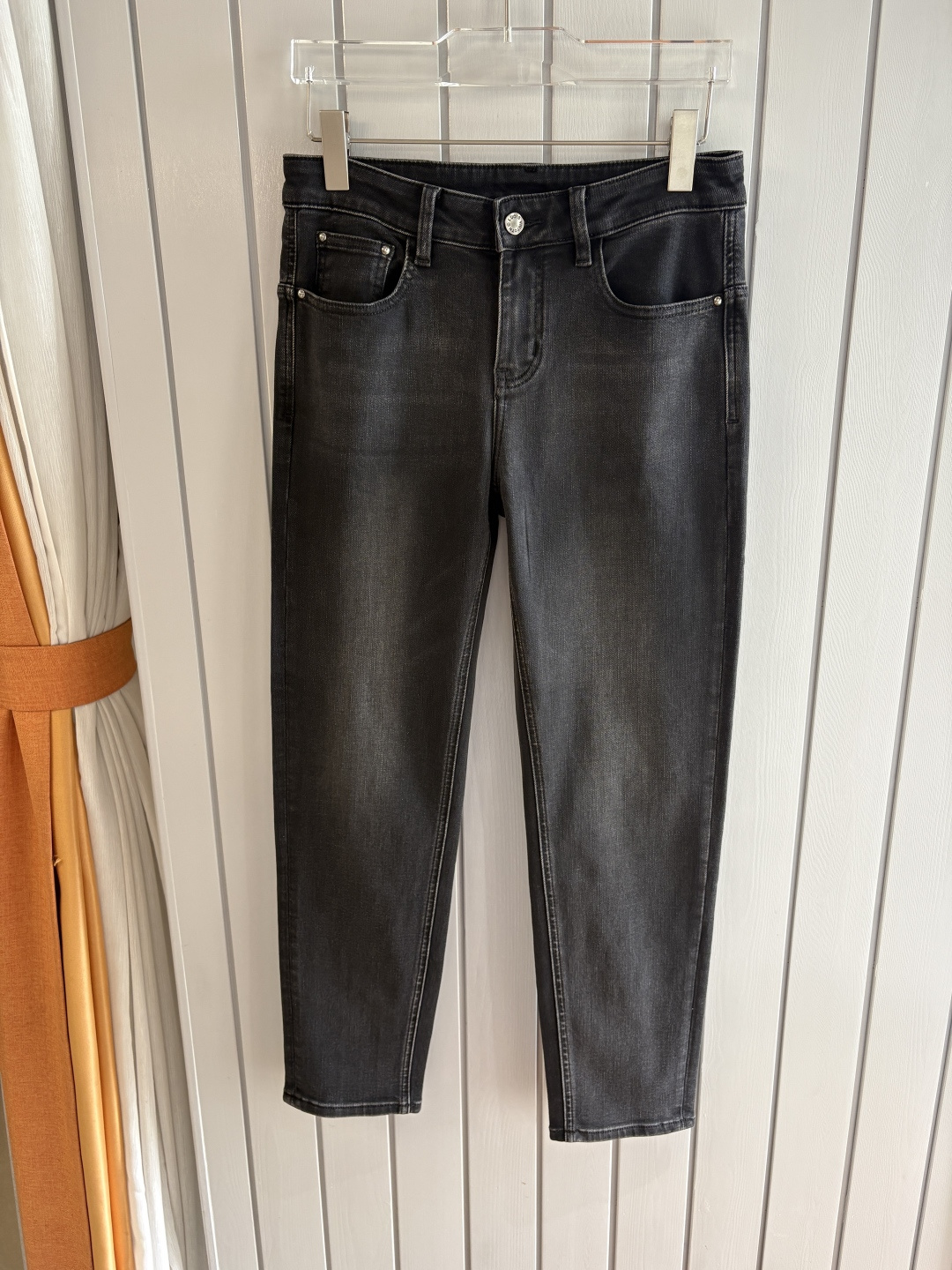 专柜🆕2025秋冬设计推荐 热卖牛仔裤🆕柔软亲肤面料 奢华头层牛皮腰牌 经典蓝洗水 专柜限量款 奢华感订