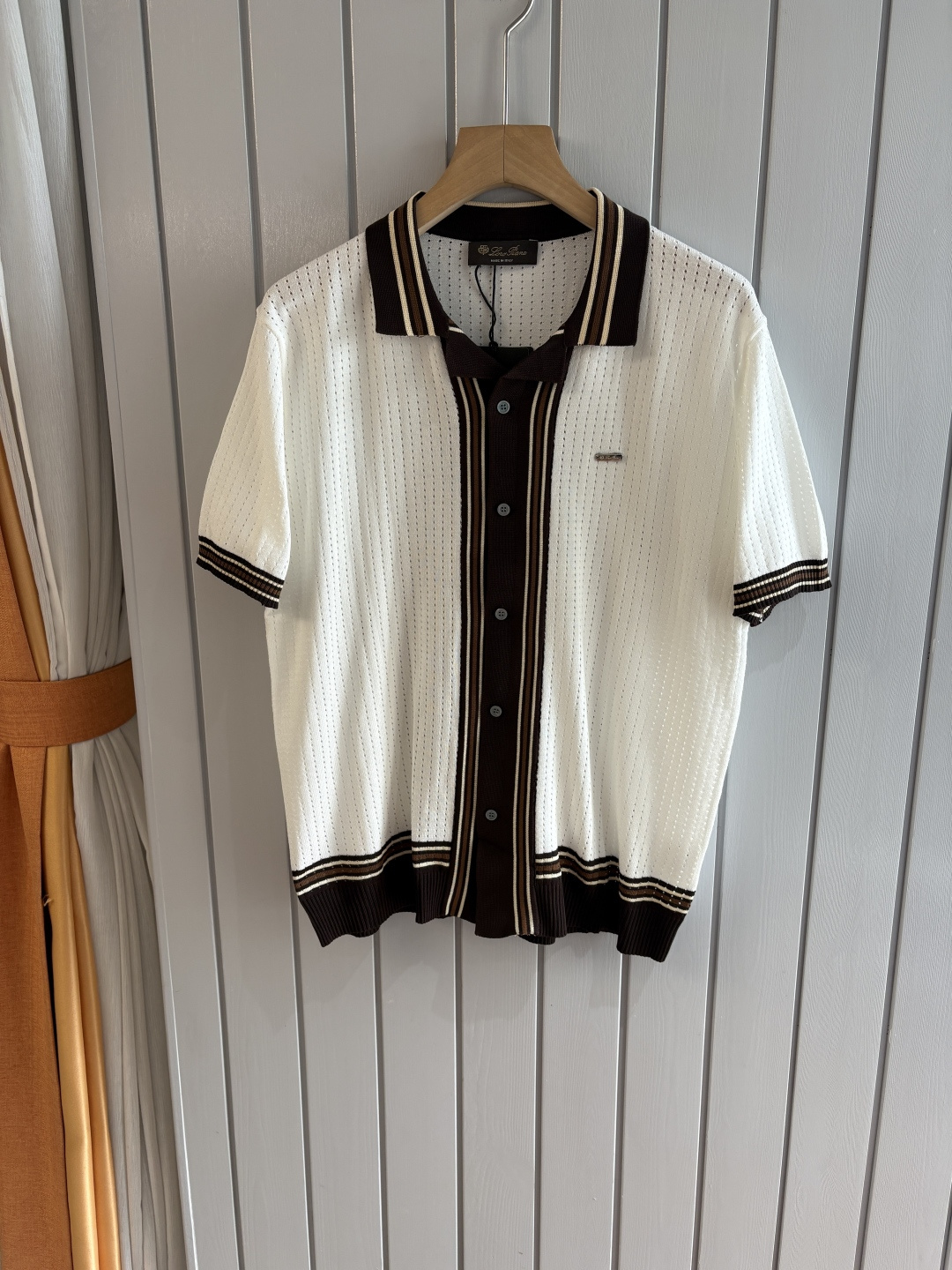 耗时王”菱形提花设计甄选超细优质纱线翻领短袖男士典藏款「耗时王」圆领奢雅工艺，触肤即高阶。• 匠心底蕴：