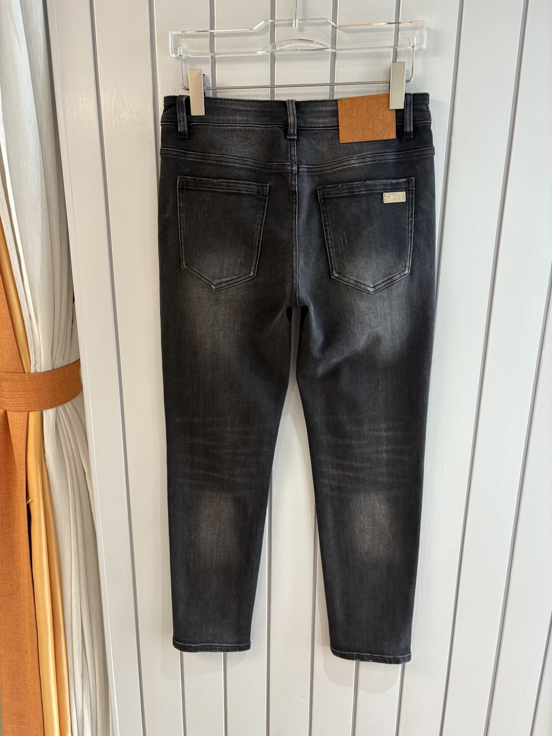 专柜🆕2025秋冬设计推荐 热卖牛仔裤🆕柔软亲肤面料 奢华头层牛皮腰牌 经典蓝洗水 专柜限量款 奢华感订