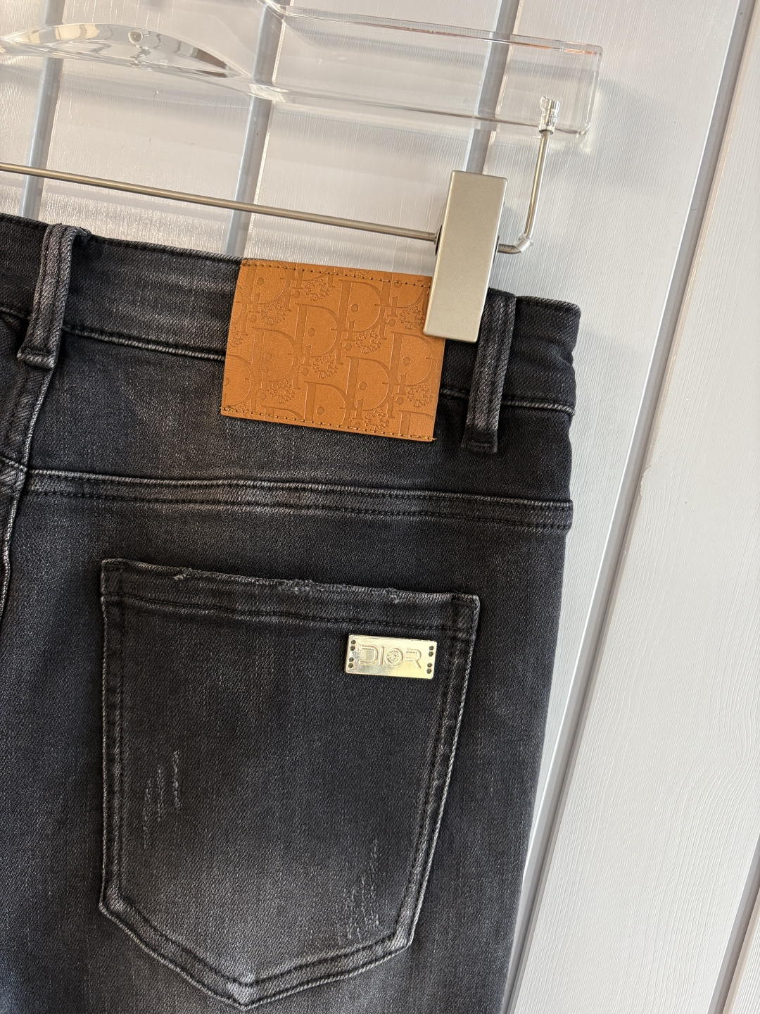 专柜🆕2025秋冬设计推荐 热卖牛仔裤🆕柔软亲肤面料 奢华头层牛皮腰牌 经典蓝洗水 专柜限量款 奢华感订