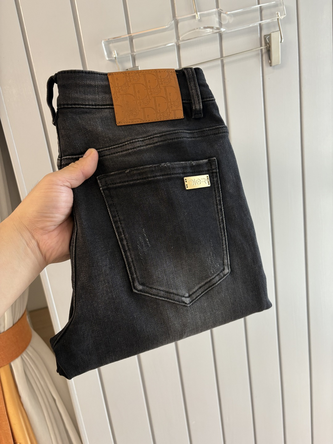 专柜🆕2025秋冬设计推荐 热卖牛仔裤🆕柔软亲肤面料 奢华头层牛皮腰牌 经典蓝洗水 专柜限量款 奢华感订