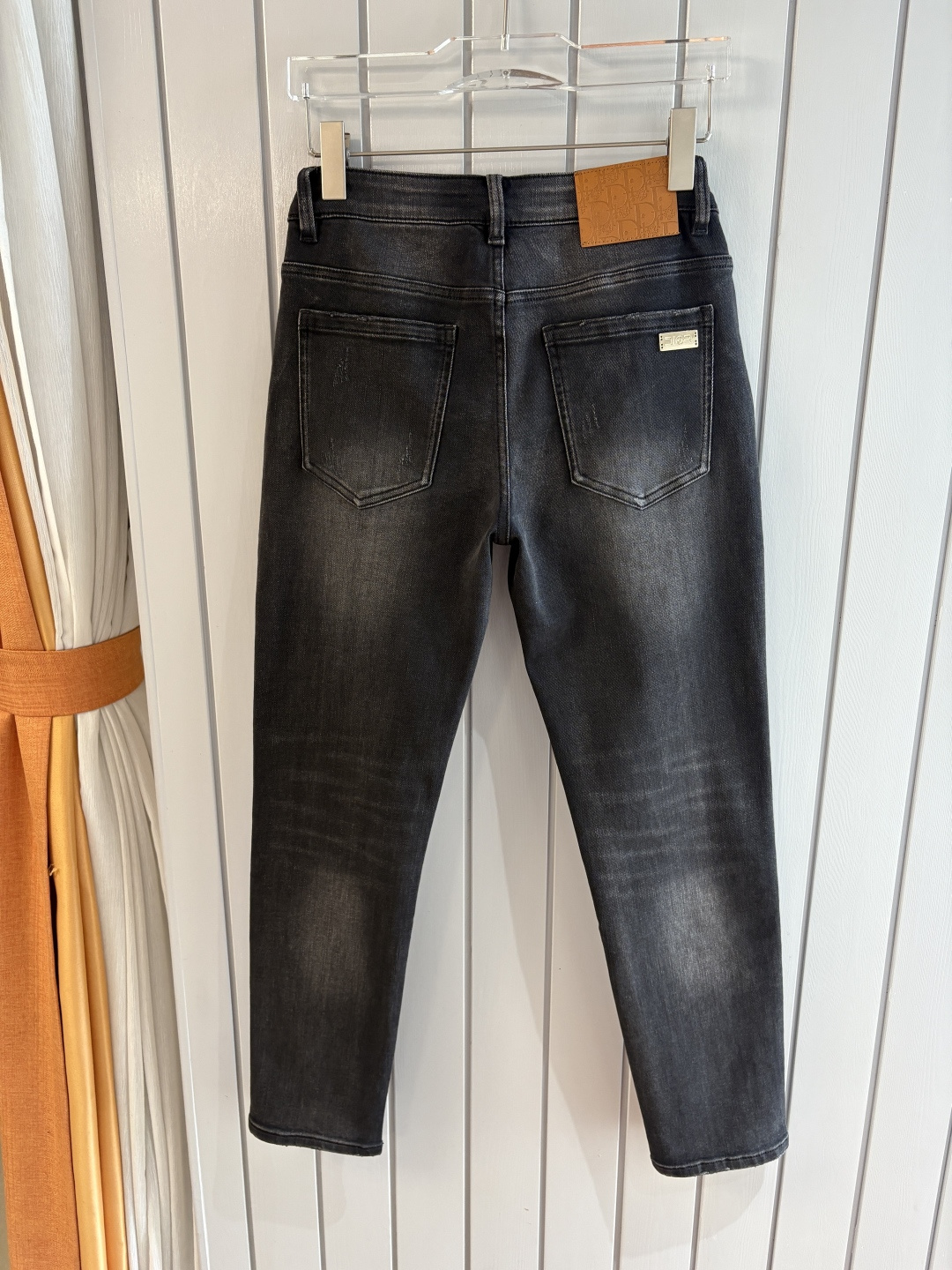 专柜🆕2025秋冬设计推荐 热卖牛仔裤🆕柔软亲肤面料 奢华头层牛皮腰牌 经典蓝洗水 专柜限量款 奢华感订